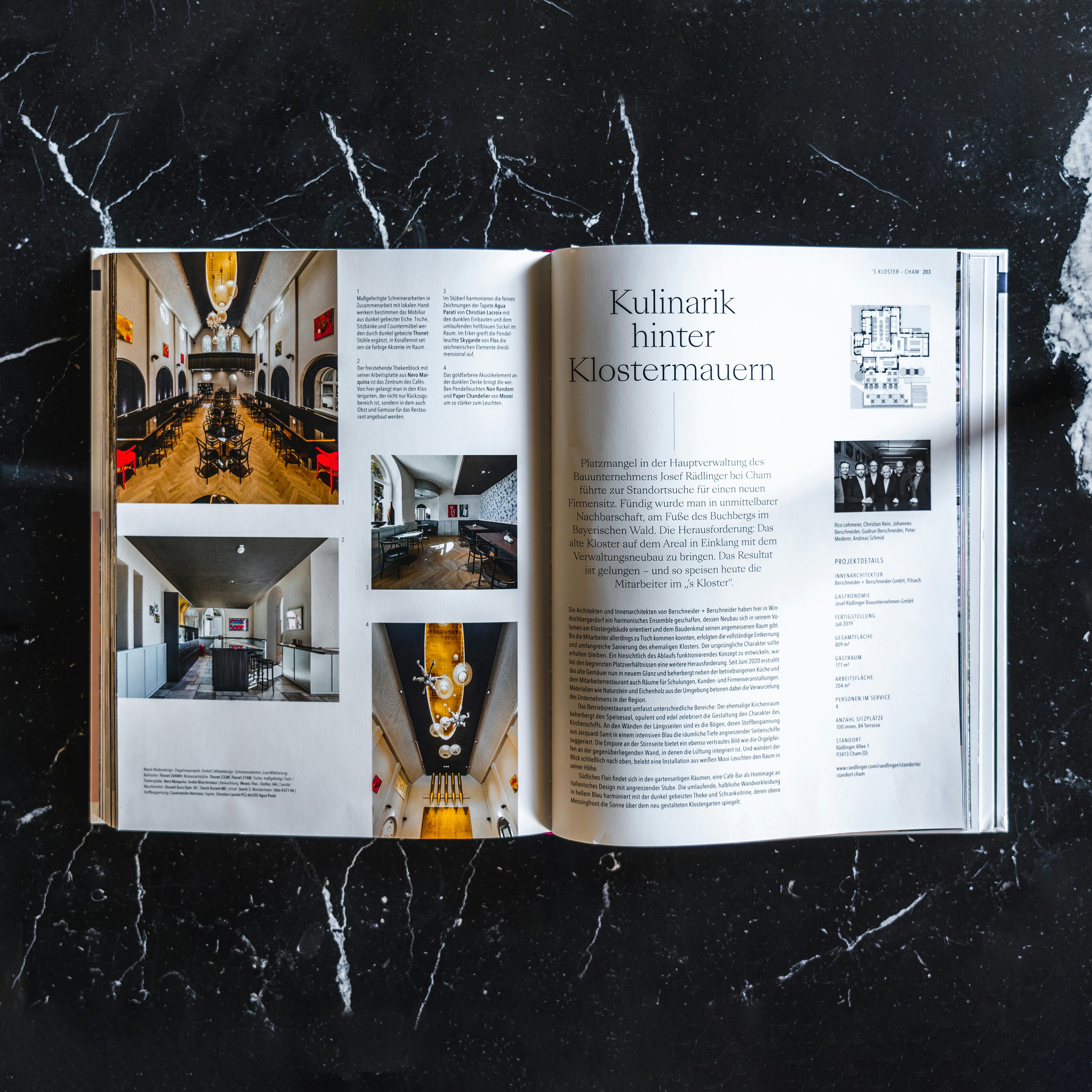 Artikel zum Raumkonzept des Mitarbeiterrestaurants `s Kloster mit Text und Bildern von der Innenarchitektur