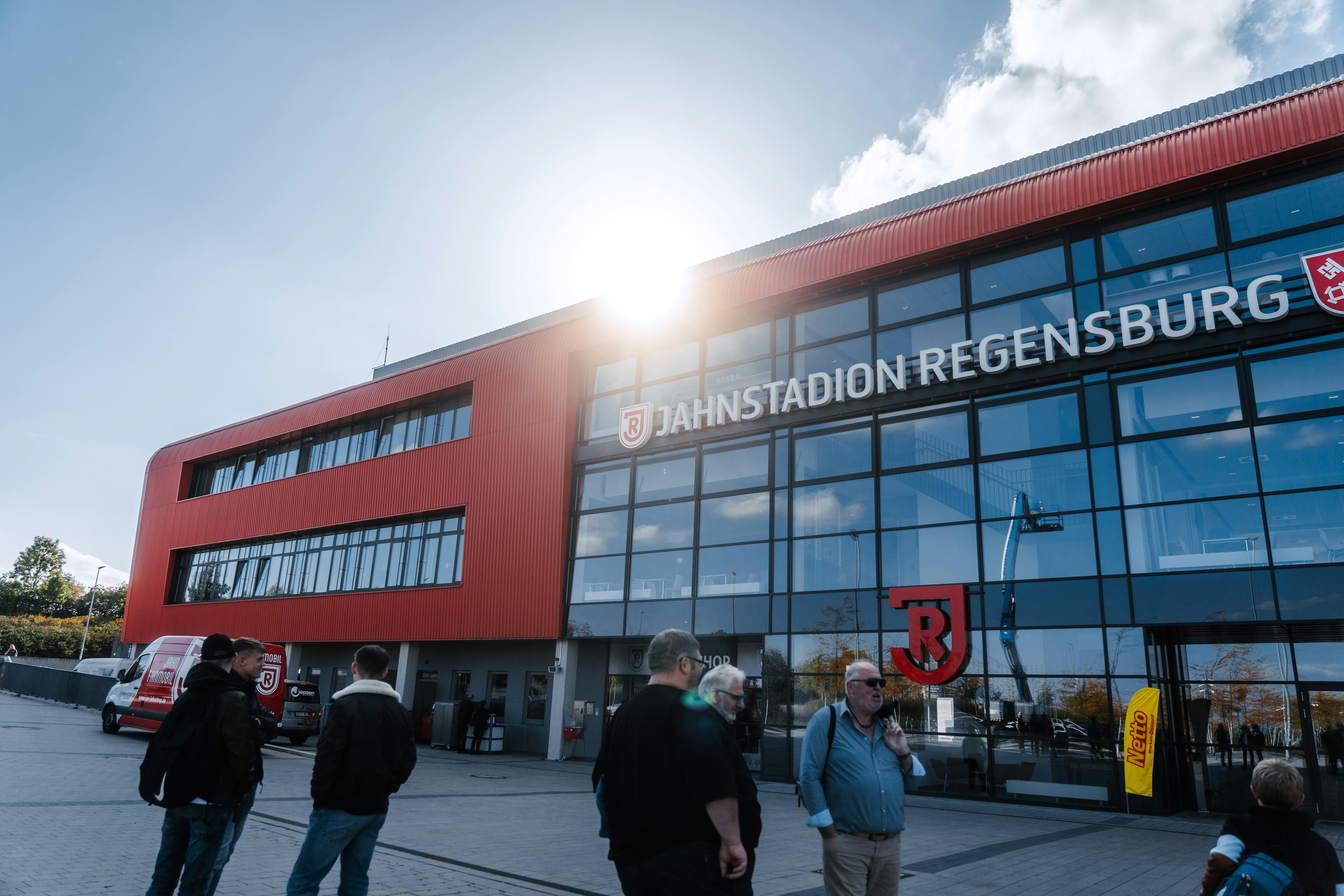 Jahnstadion in Regensburg von außen