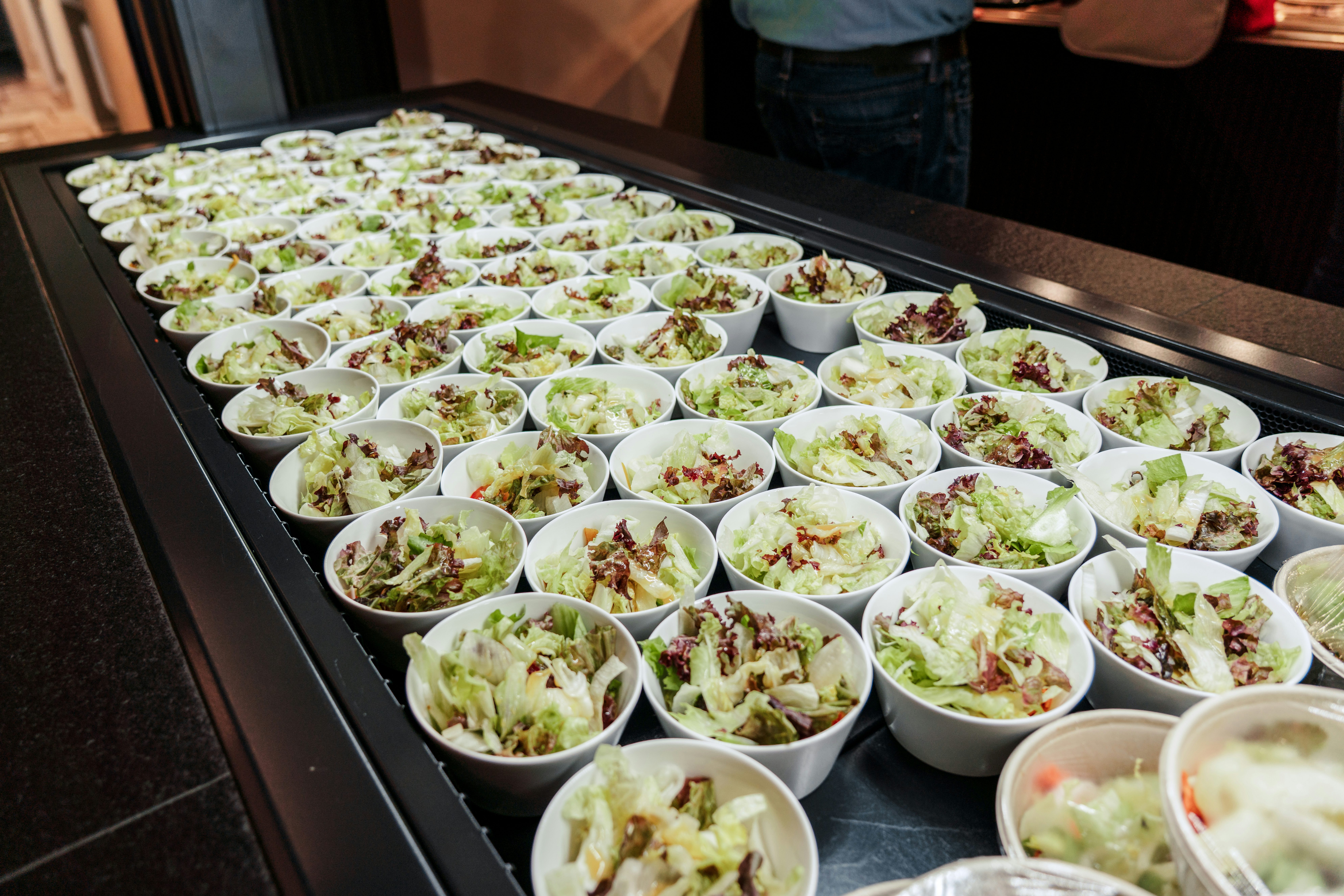 Beilagensalate im 's Kloster angerichtet in kleinen Schalen