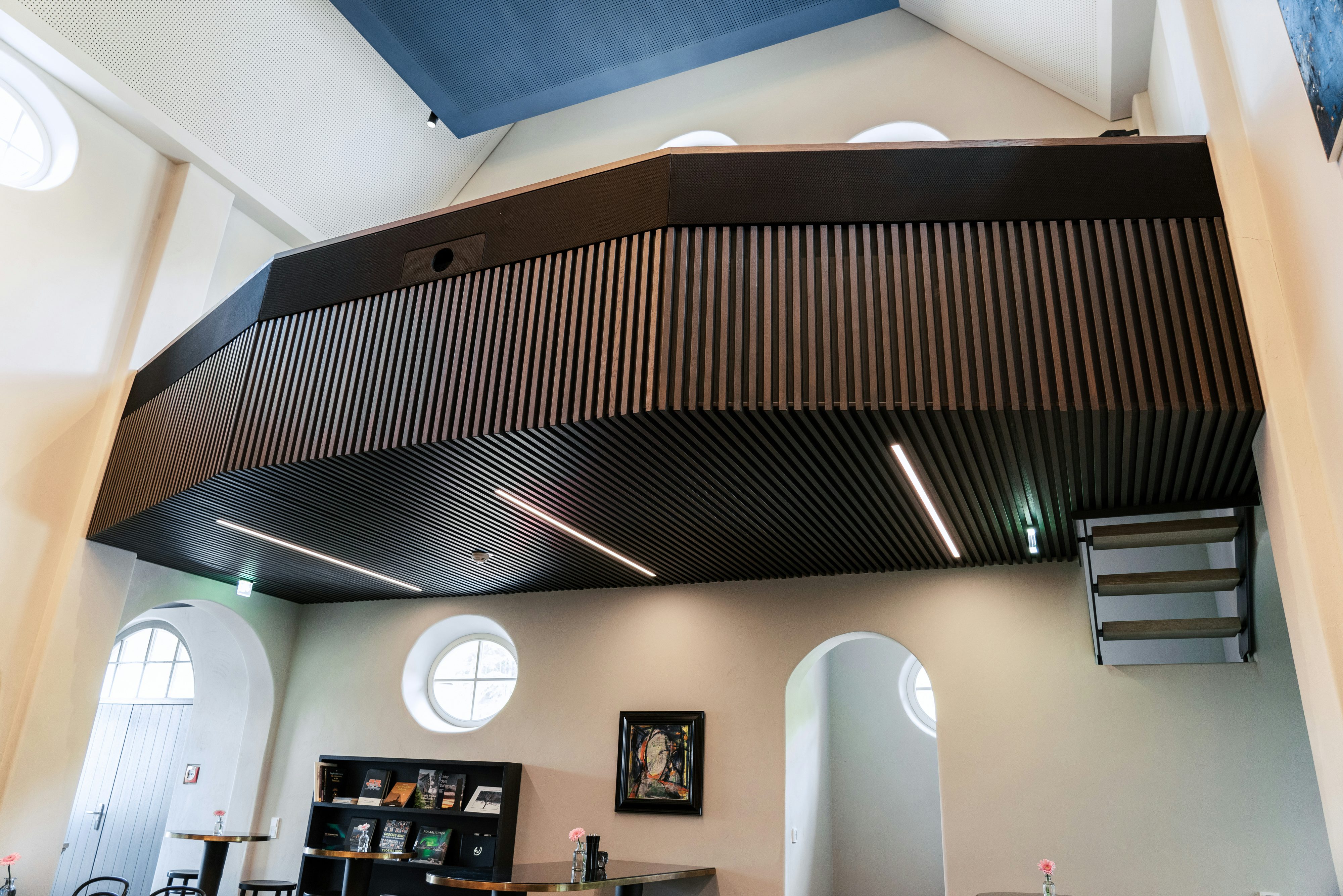 's Kloster von innen: Empore im Speisesaal