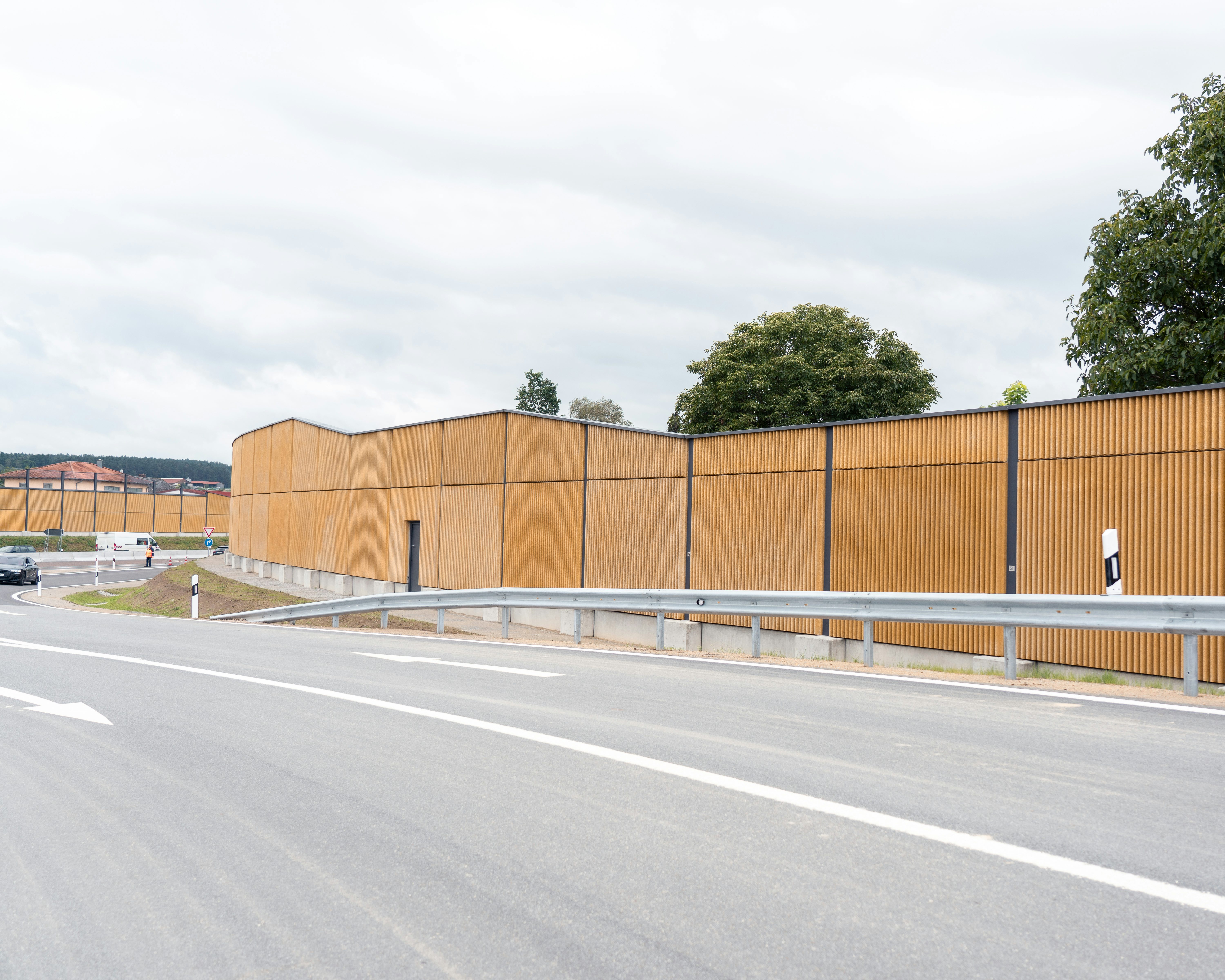 Freigabe B85 - Lärmschutzwände entlang der vierspurigen Bundesstraße