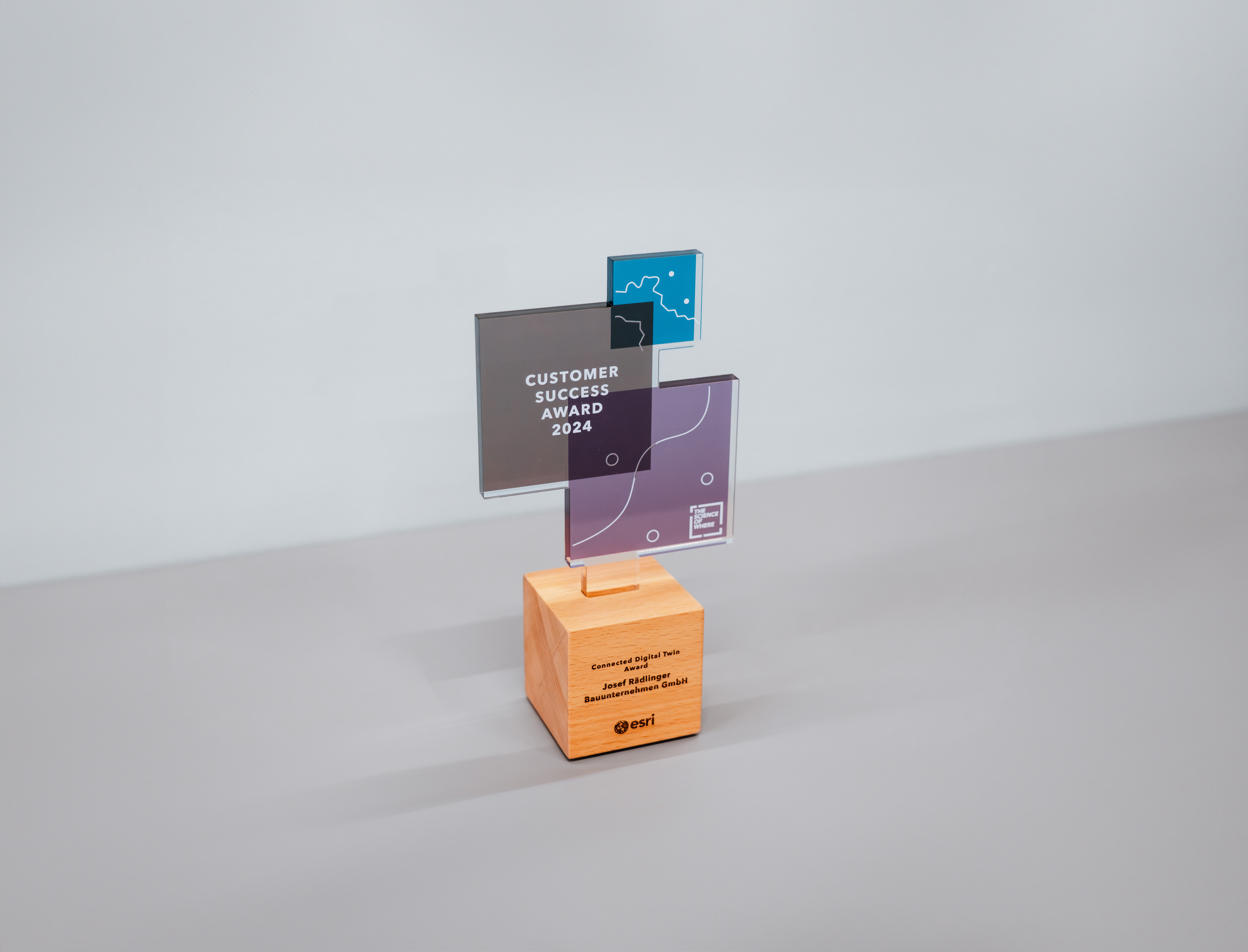 JR gewinnt den Esri Customer Success Award 2024