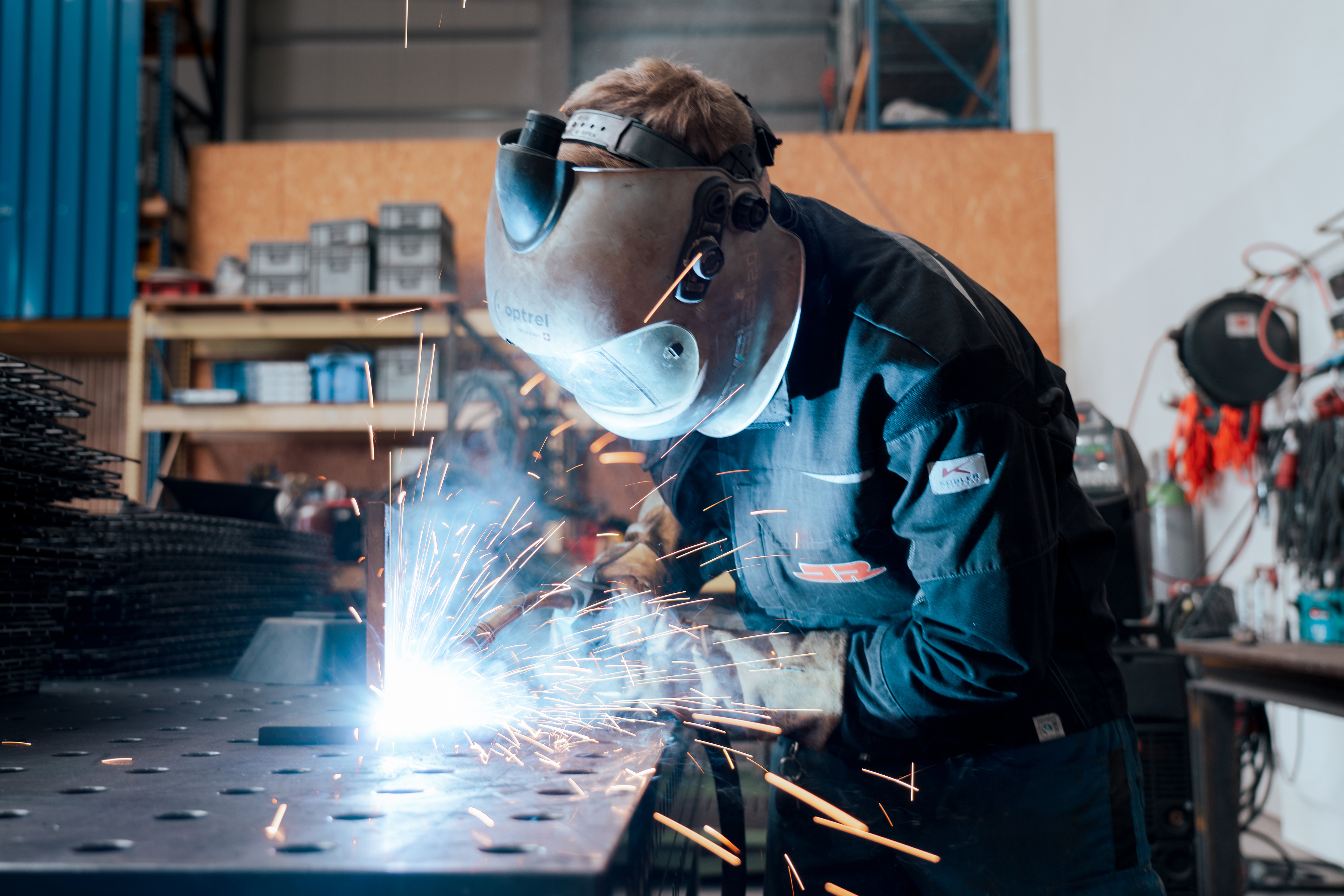 Schweißer der Schlosserei Windorf bei der Arbeit