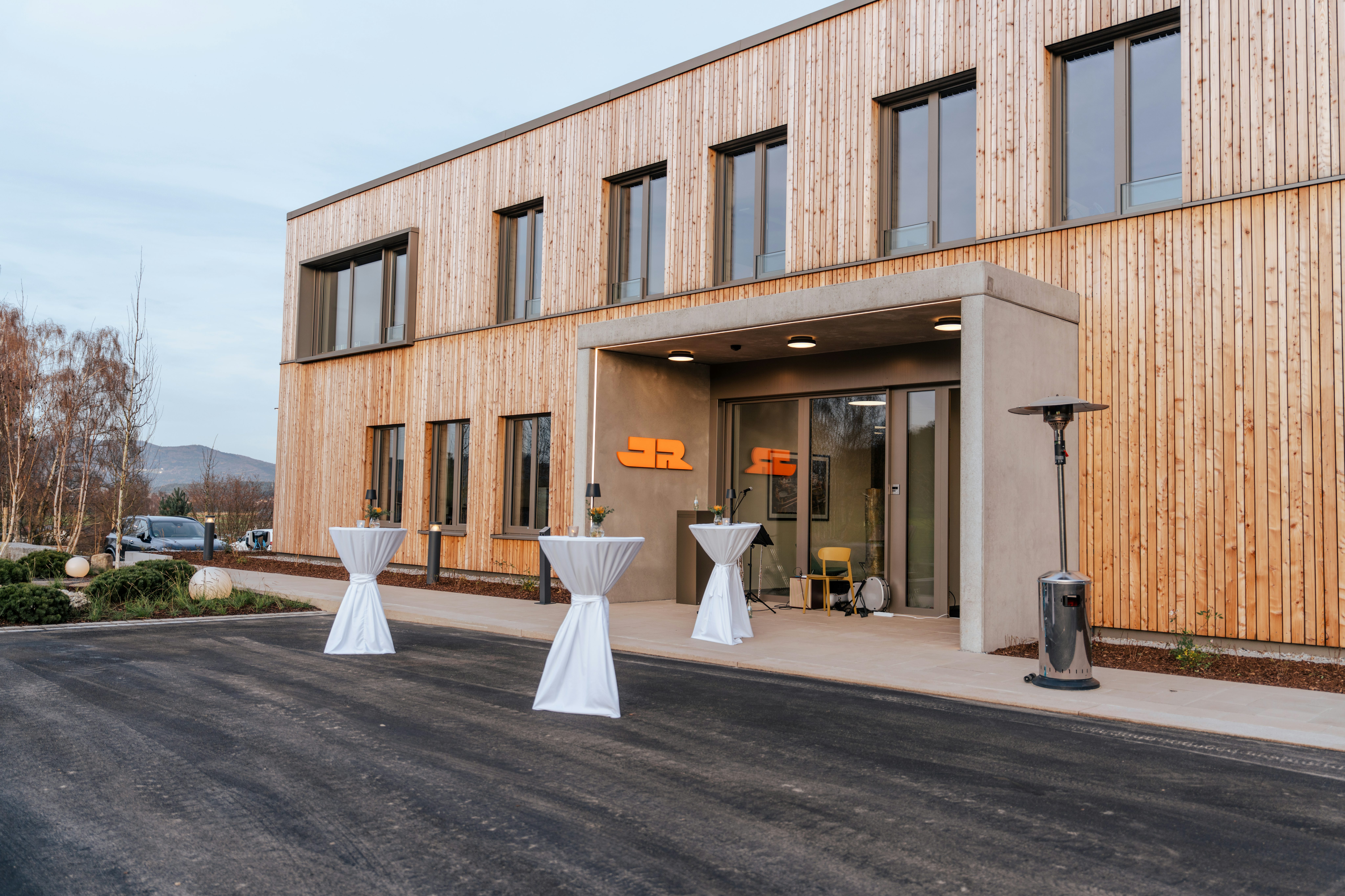 Außenansicht des neuen Bürogebäudes in Blauberg