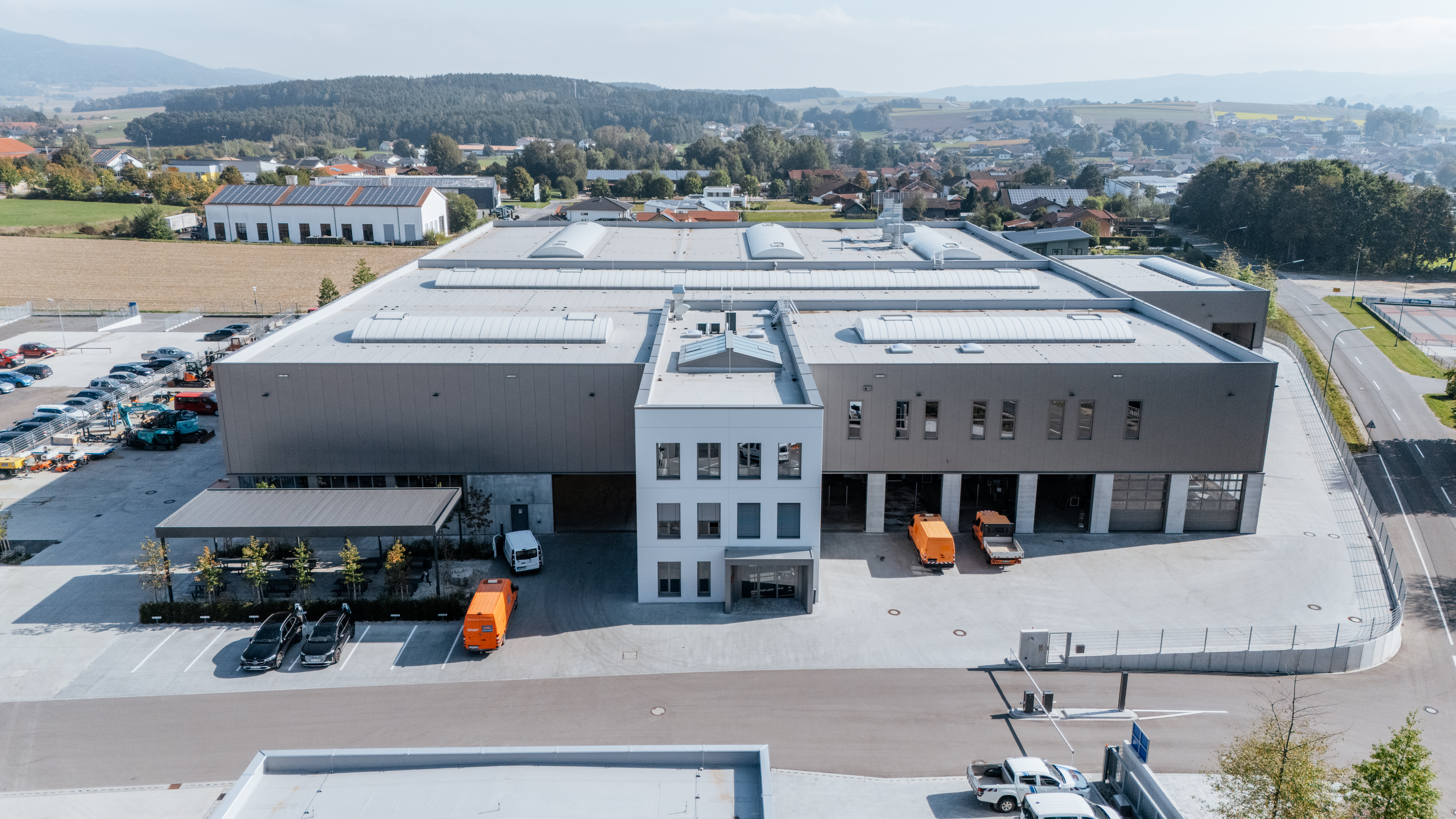 Werkstatt- und Logistikzentrum am Standort in Weiding von oben