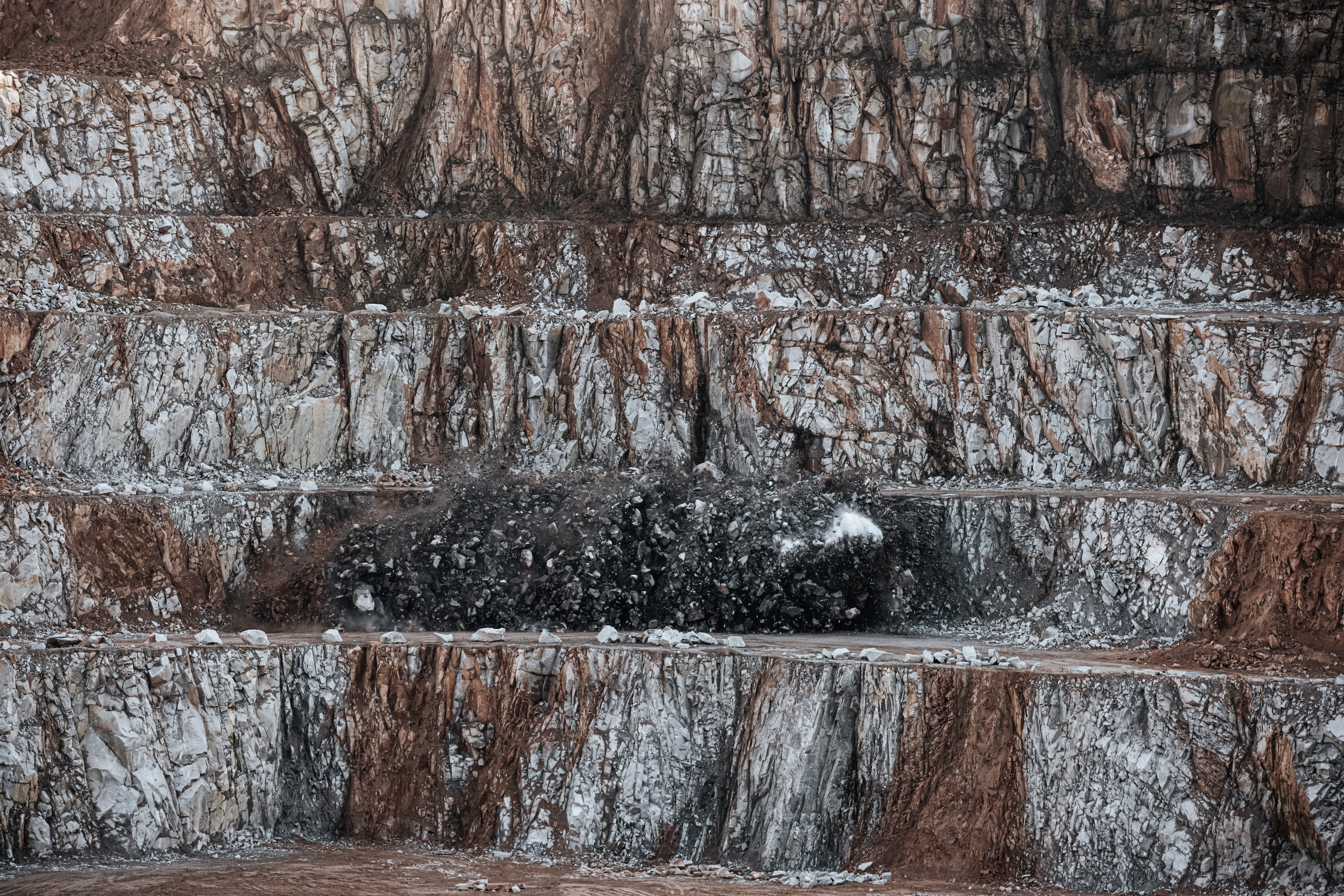 Sprengung im Steinbruch Blauberg