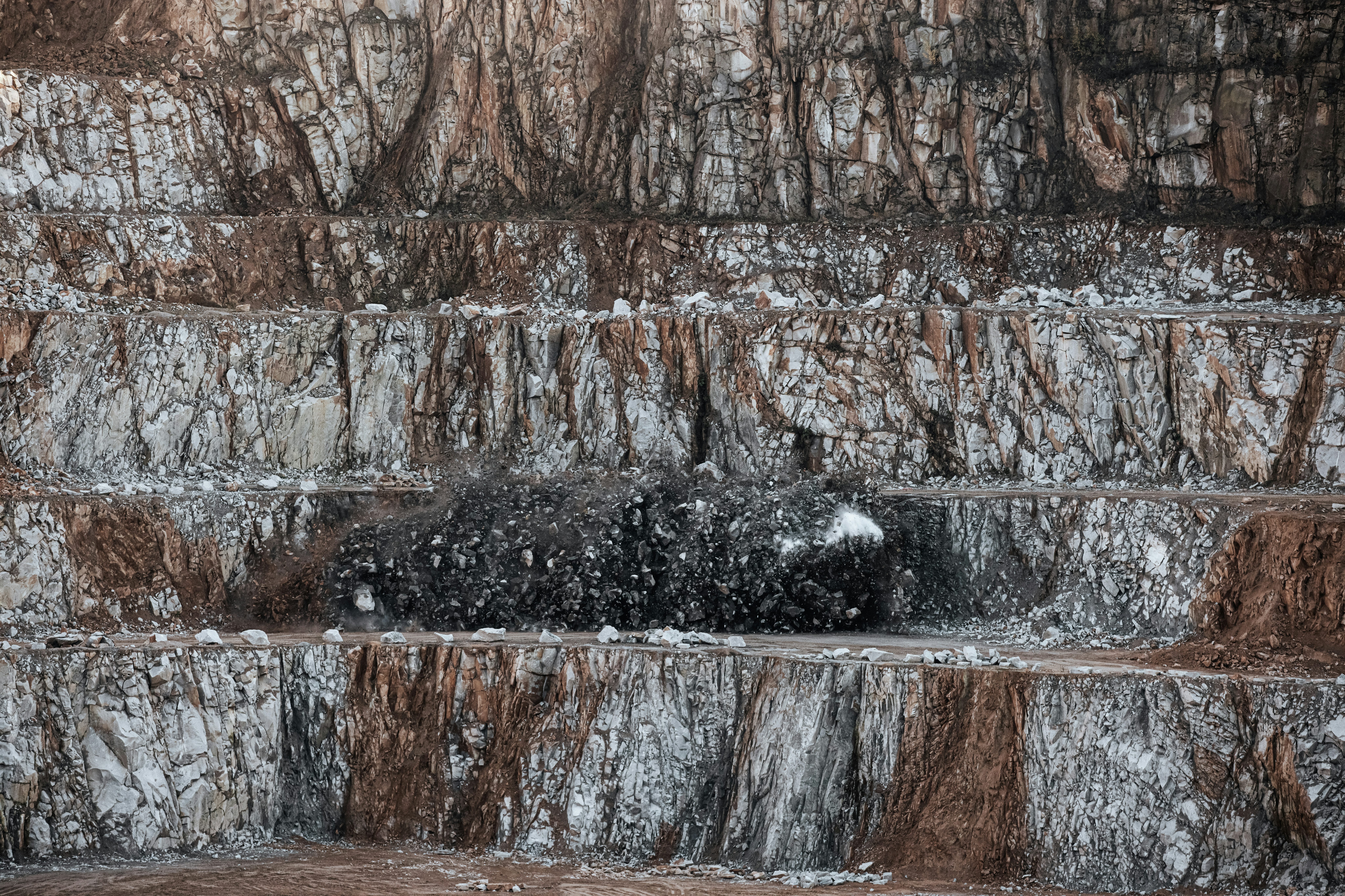 Sprengung im Steinbruch Blauberg