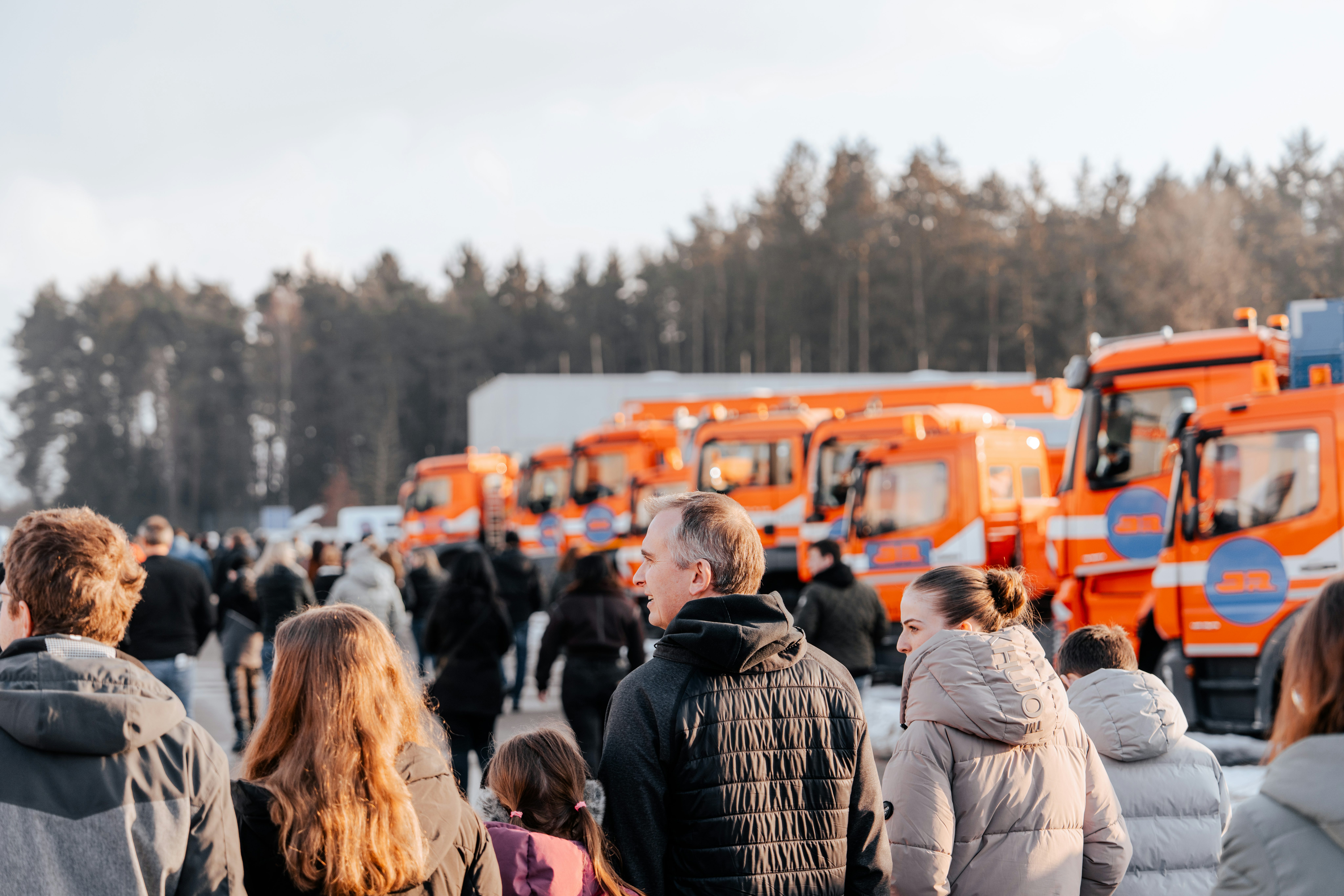 Bei der Betriebsbesichtigung wurde auch der Fuhrpark näher begutachtet