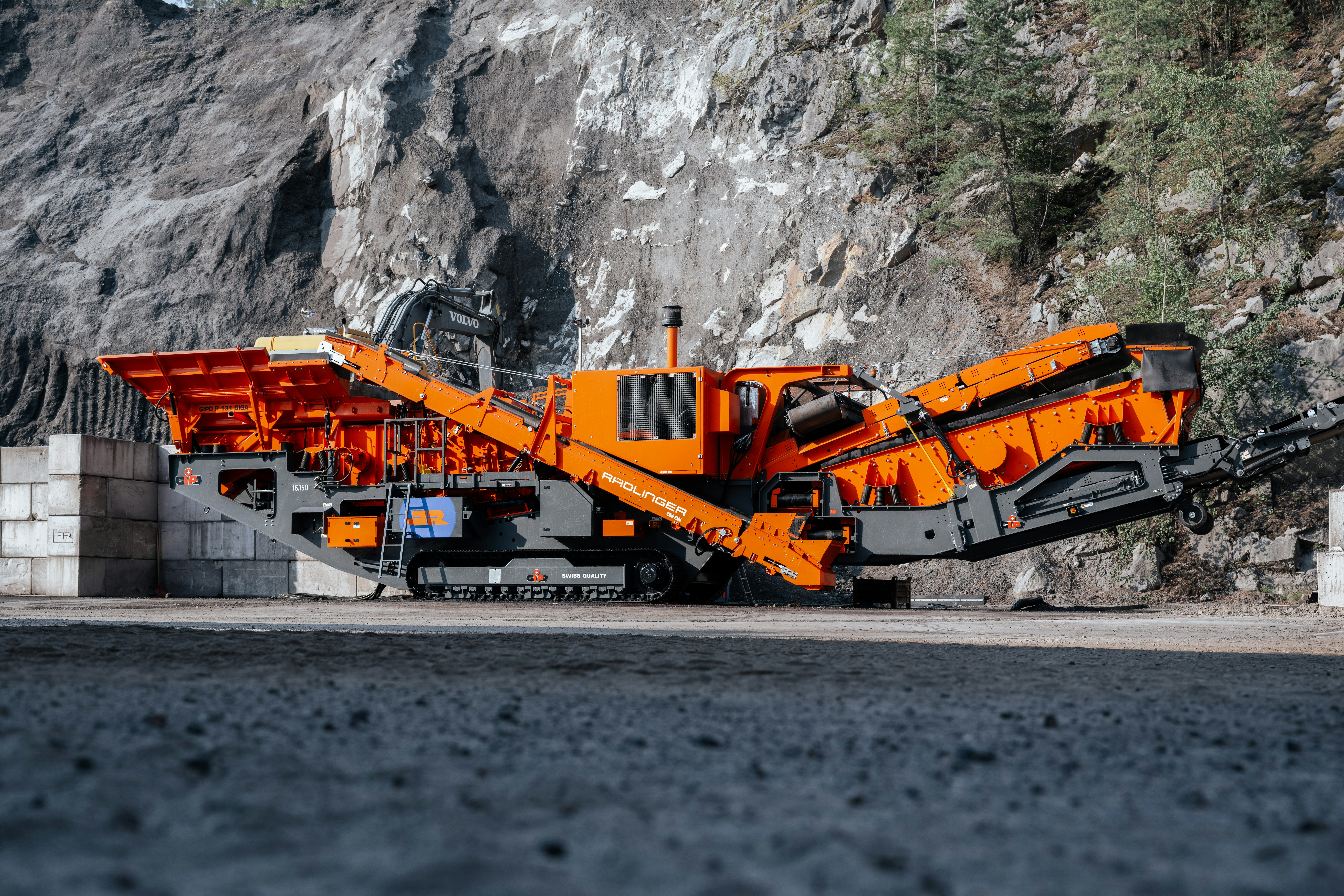 Mobile strombetrieben Prallbrechanlage im Steinbruch Blauberg