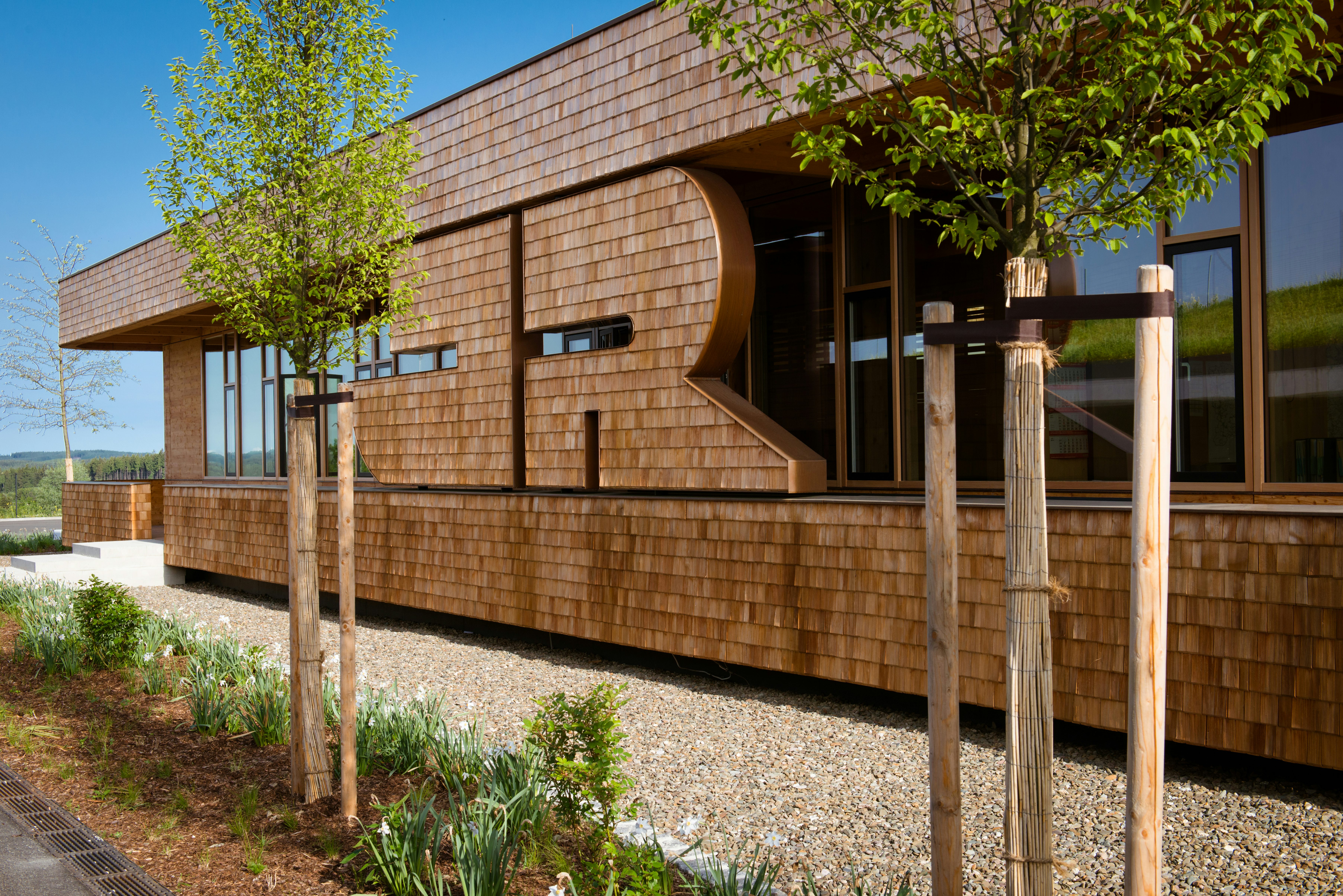 Holzfassade des Bürogebäudes in Selbitz