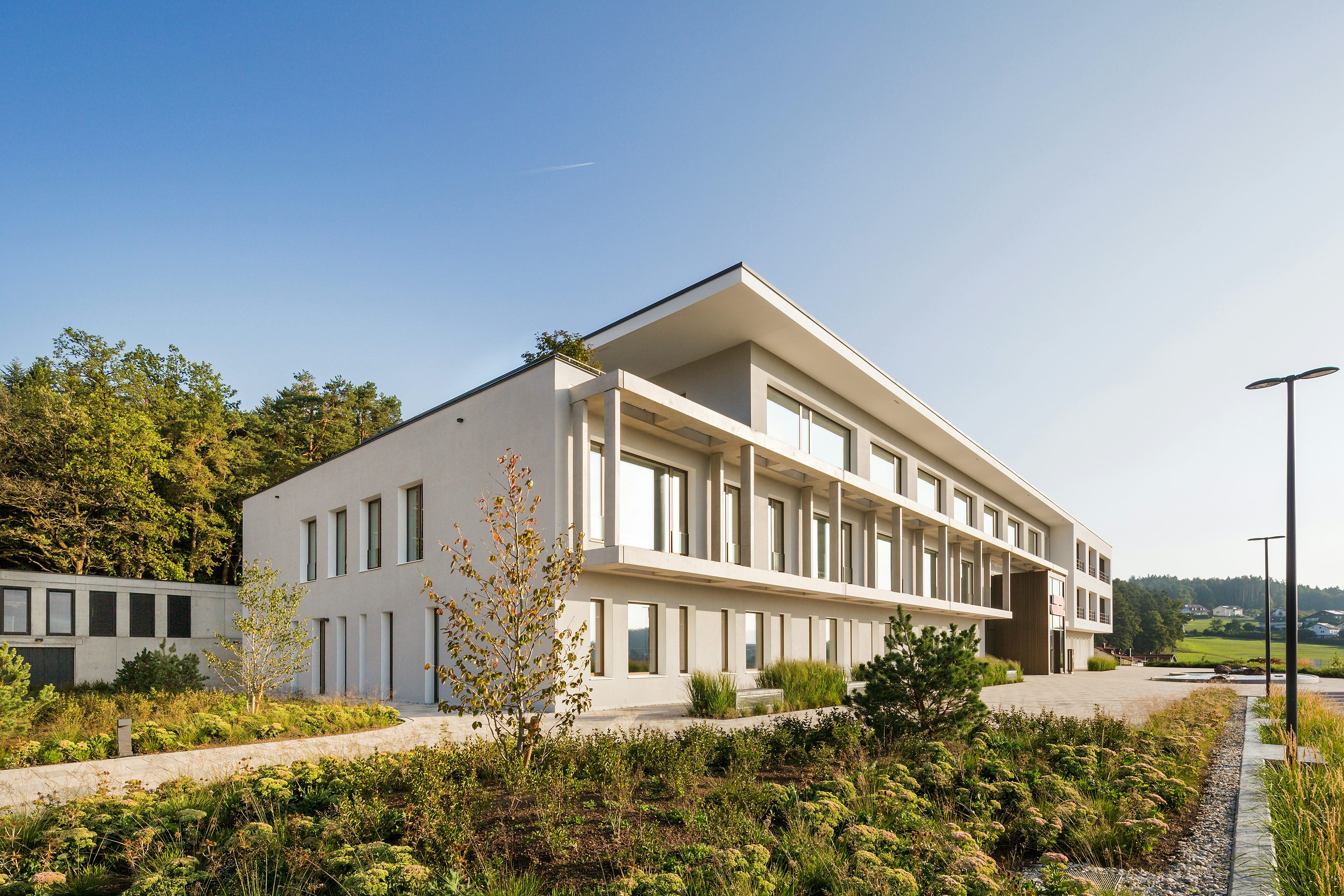 Außenaufnahmen von der Hauptverwaltung in Cham im Herbst