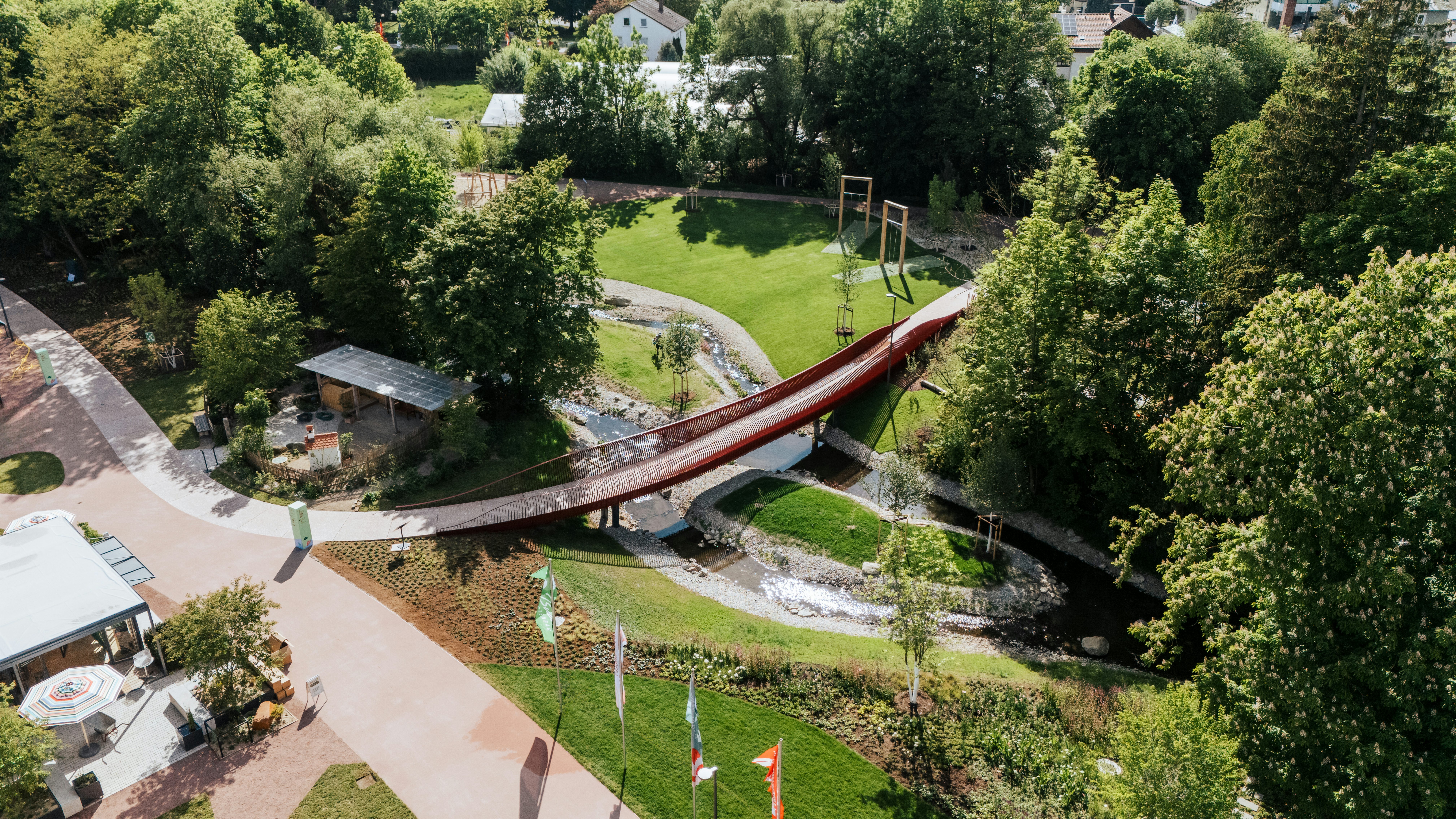Brücke auf der Landesgartenschau von oben