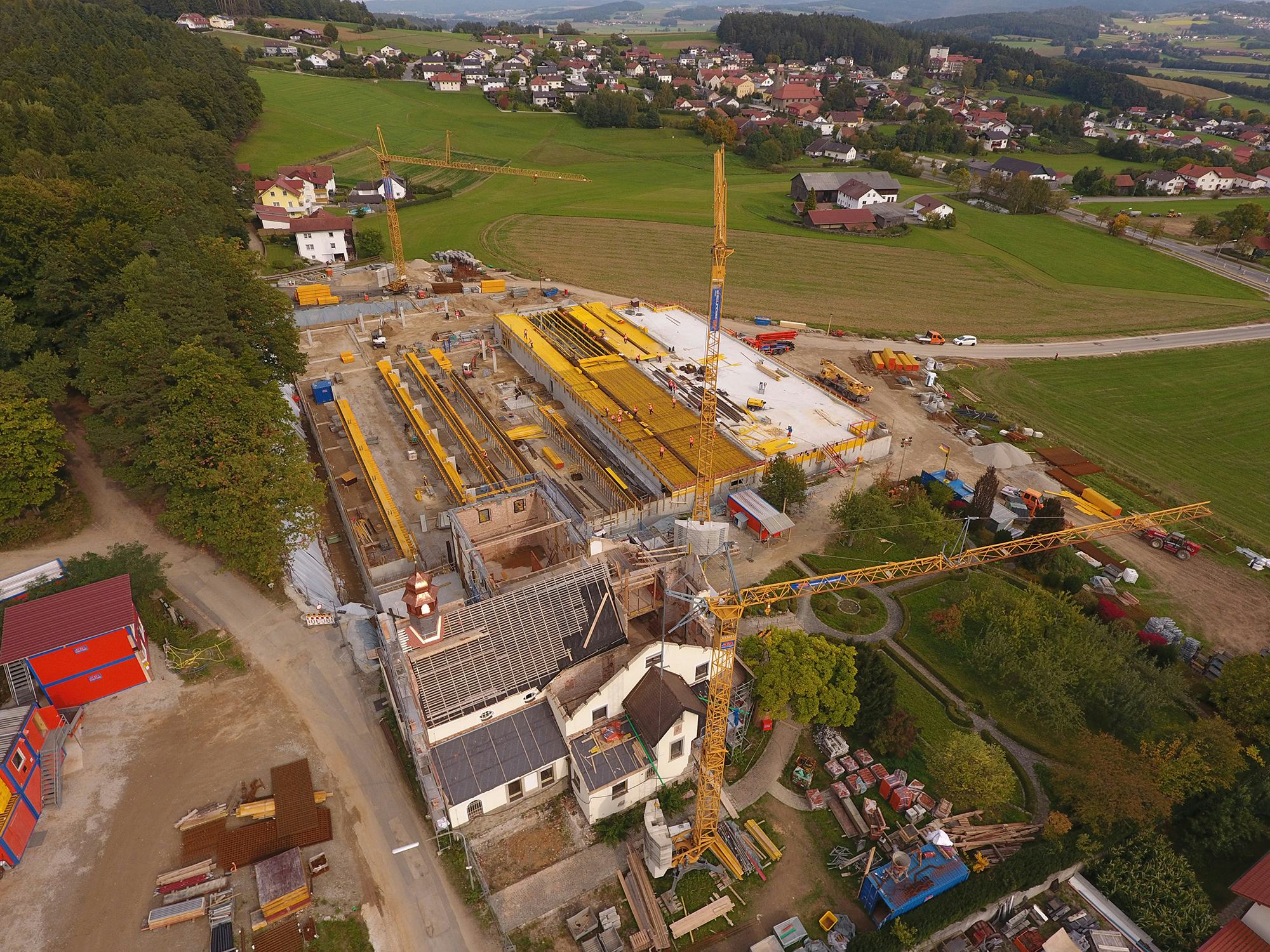 Neubau JR Hauptverwaltung in Cham: Drohnenaufnahme von der Baustelle