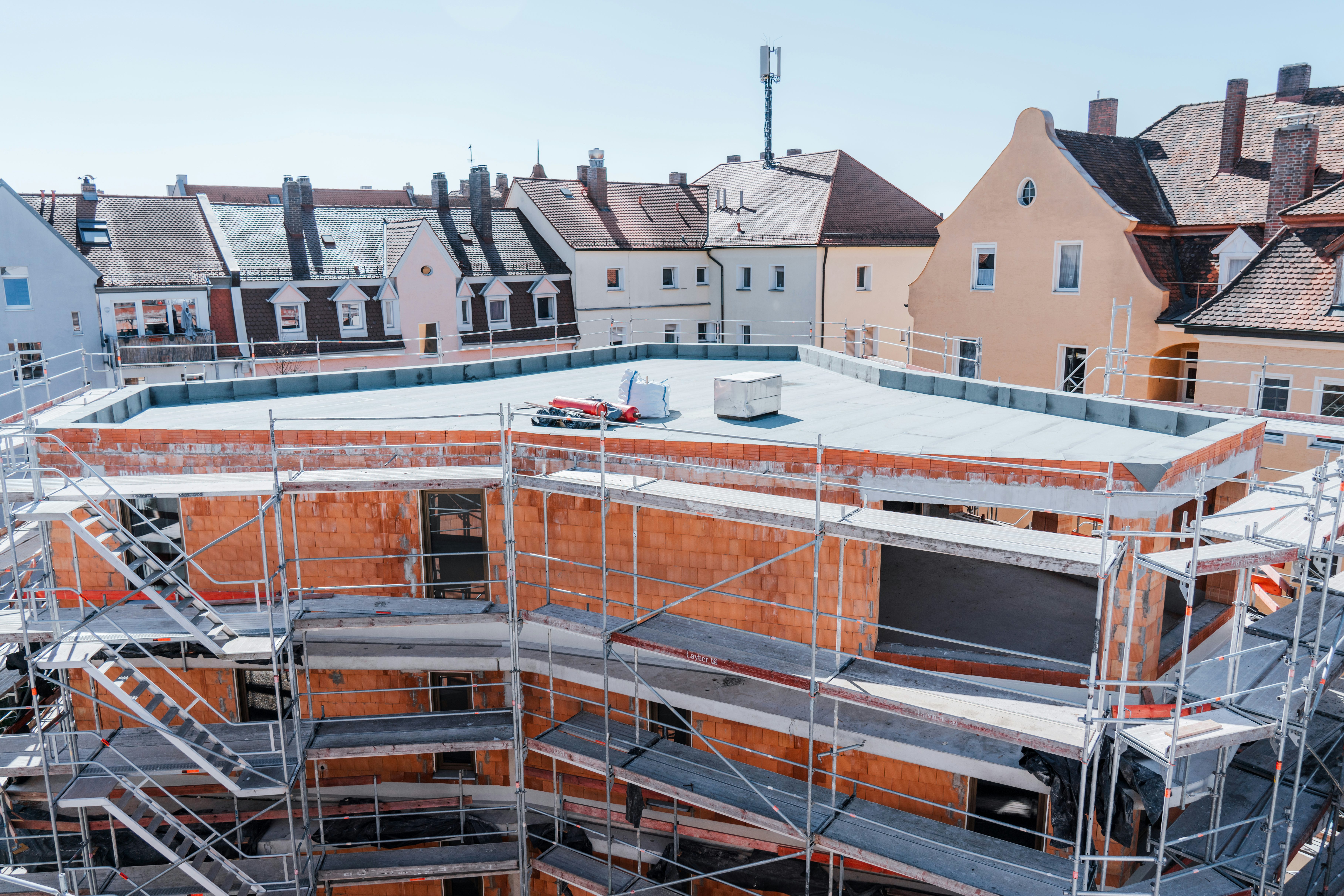 Baufortschritt Neubau-Wohnanlage Sternhof Regensburg: Außenansicht Rohbau von Haus A, Stand April 2025