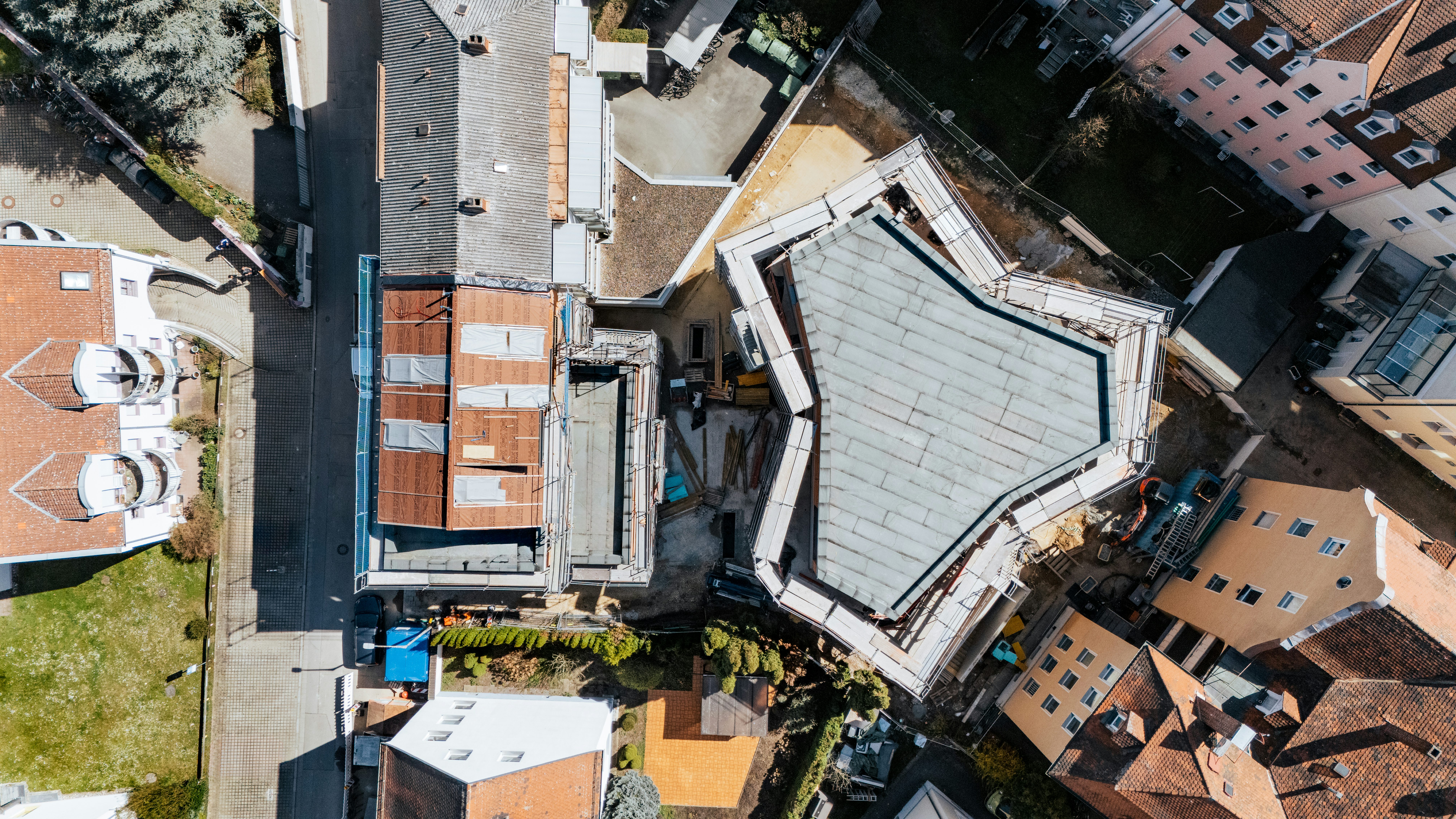 Baufortschritt Neubau-Wohnanlage Sternhof Regensburg: Luftaufnahme des Sternhof von oben, Stand April 2025