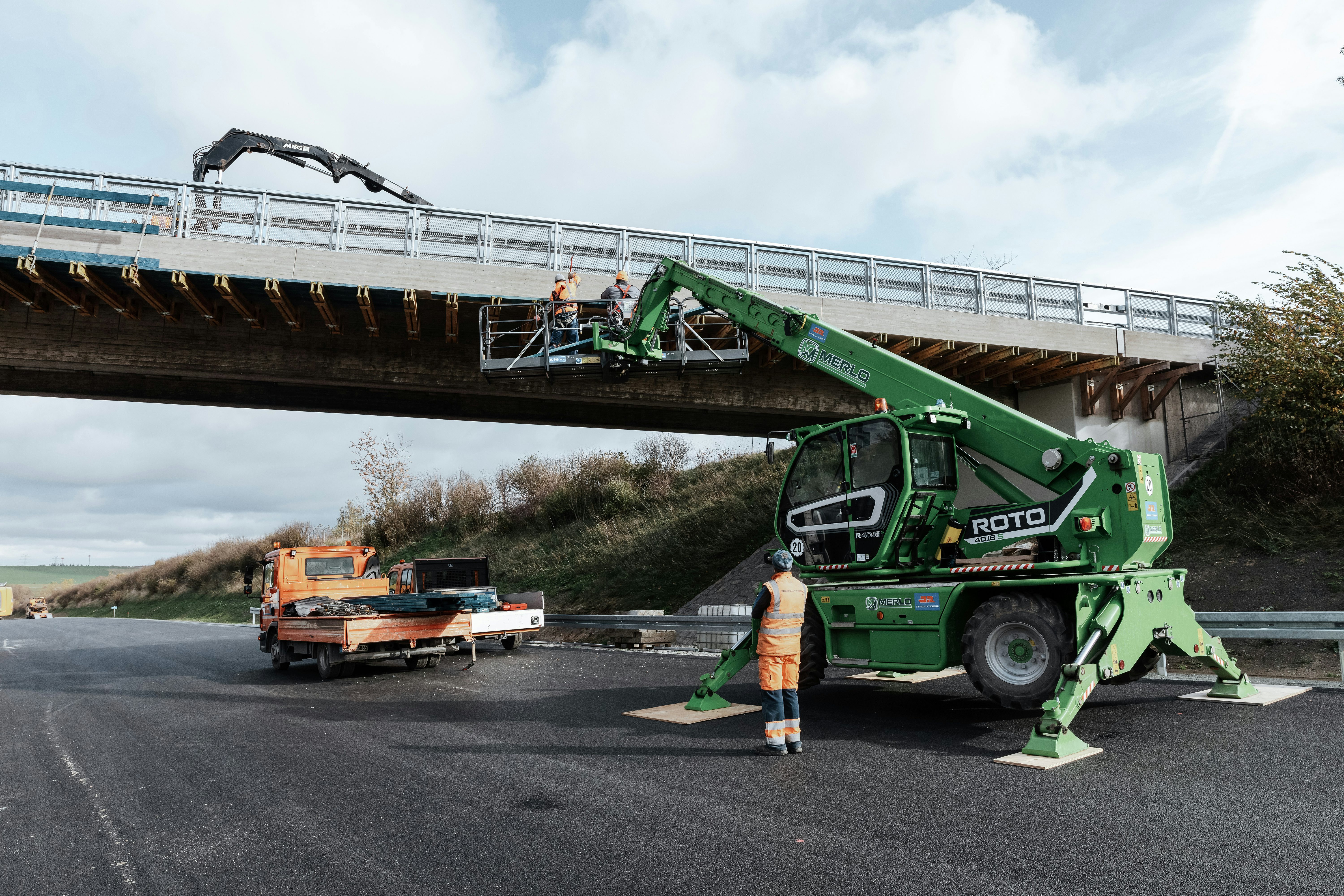 JR Team bei der Sanierung einer Brücke auf der A9 Münchberg