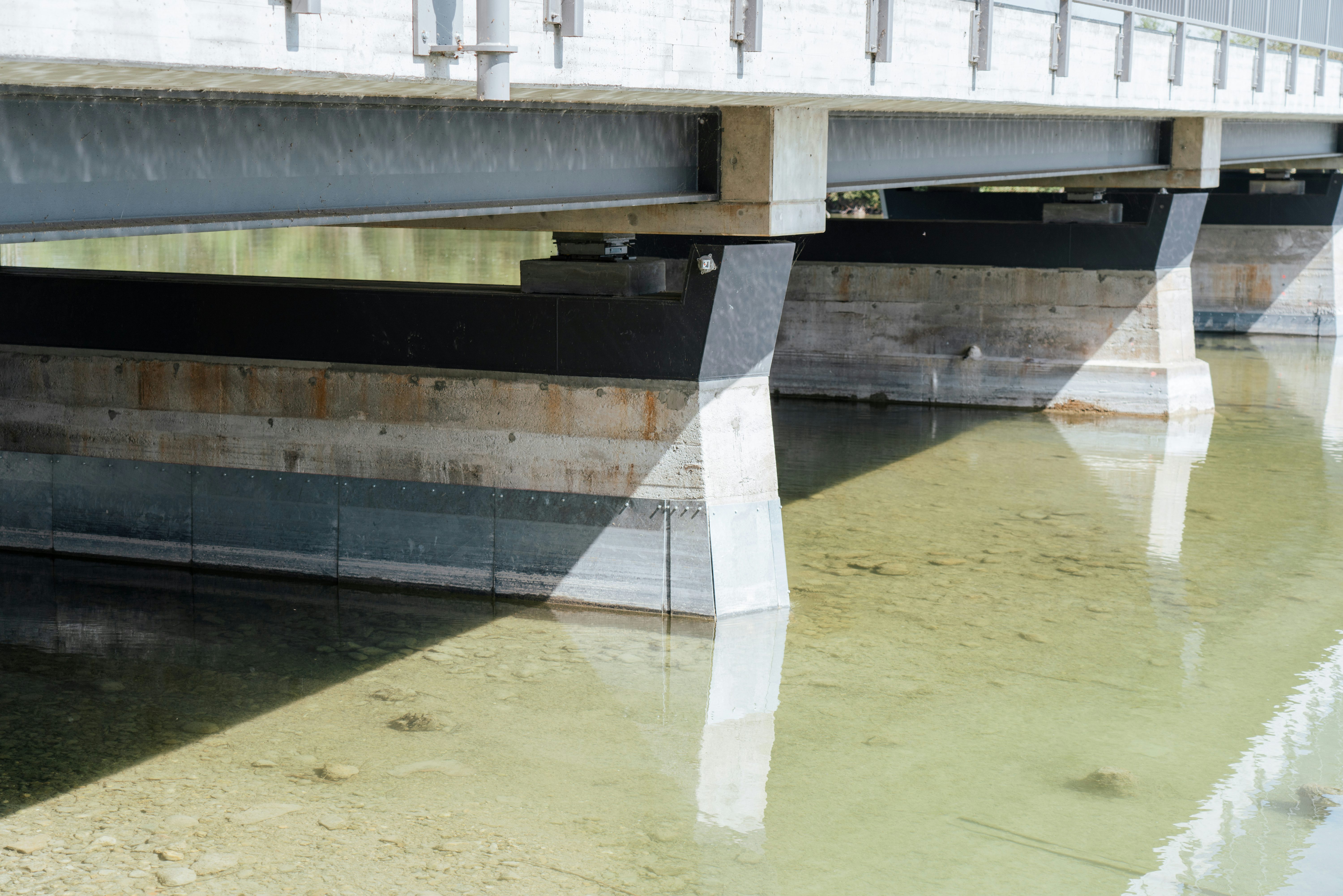 Alzbrücke Seebruck am Chiemsee: Detailaufnahme Brückenpfeiler