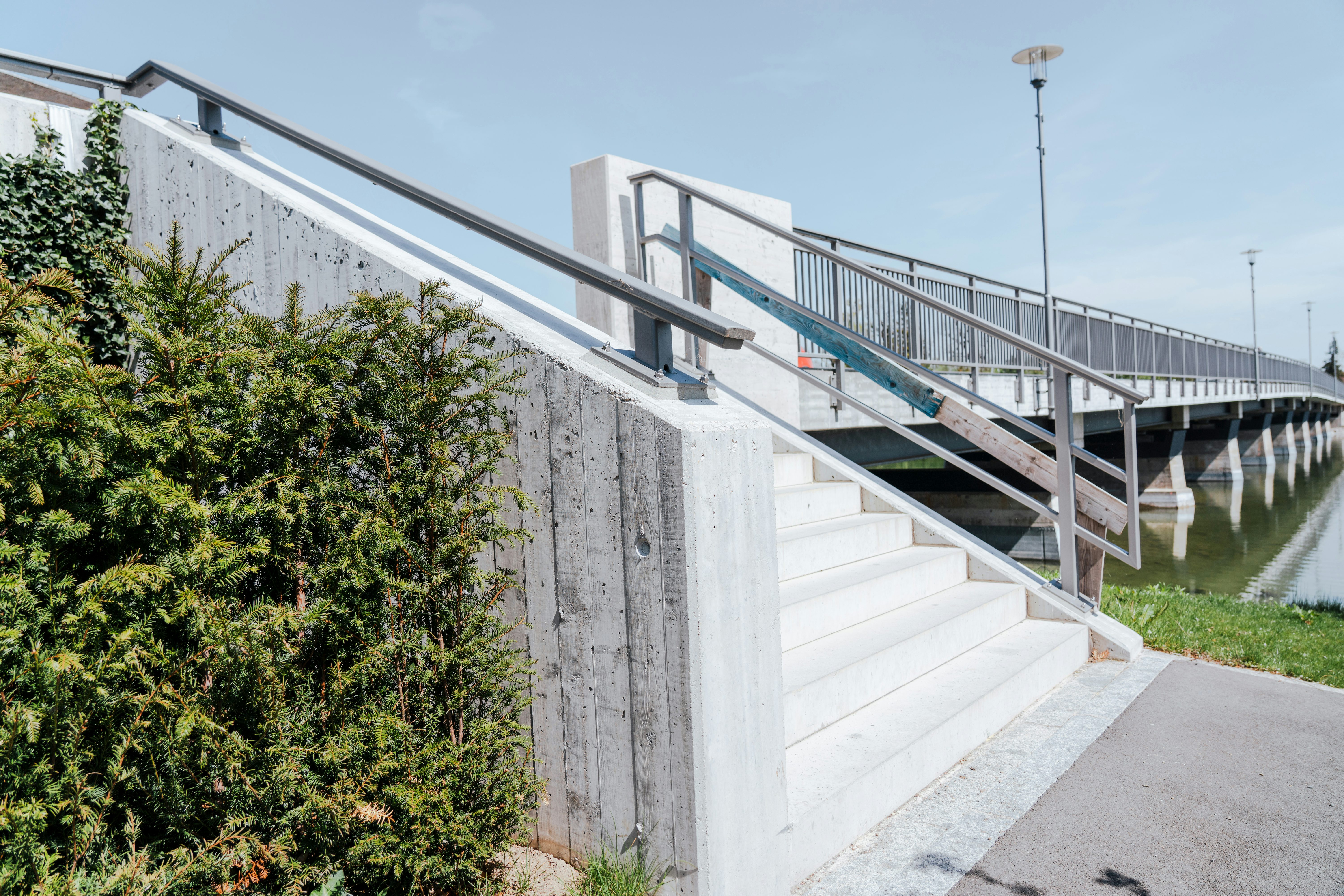 Alzbrücke Seebruck am Chiemsee: Treppe für Fußgänger