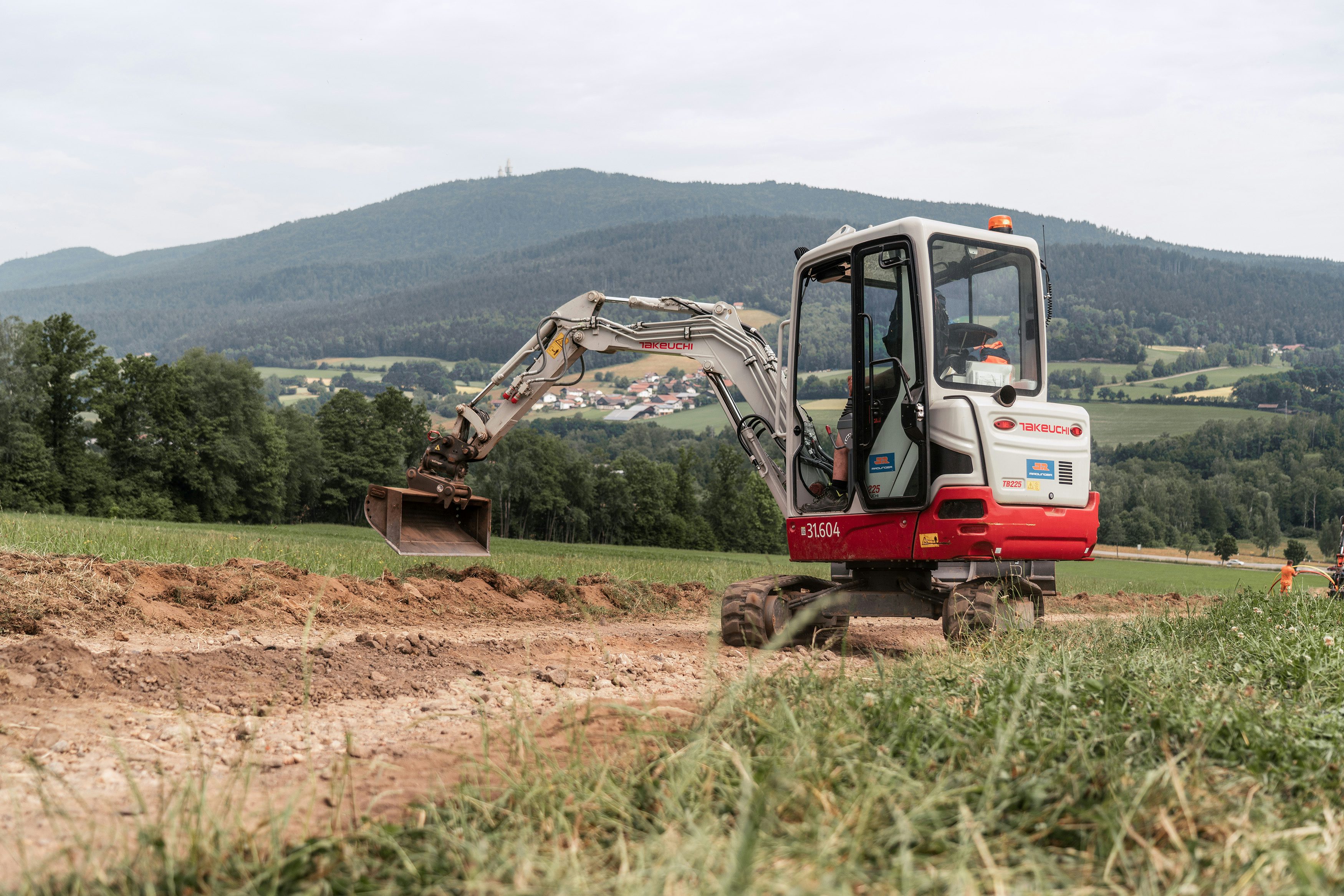 Baggerarbeiten für den Kabelpflugeinsatz bei Hohenwarth