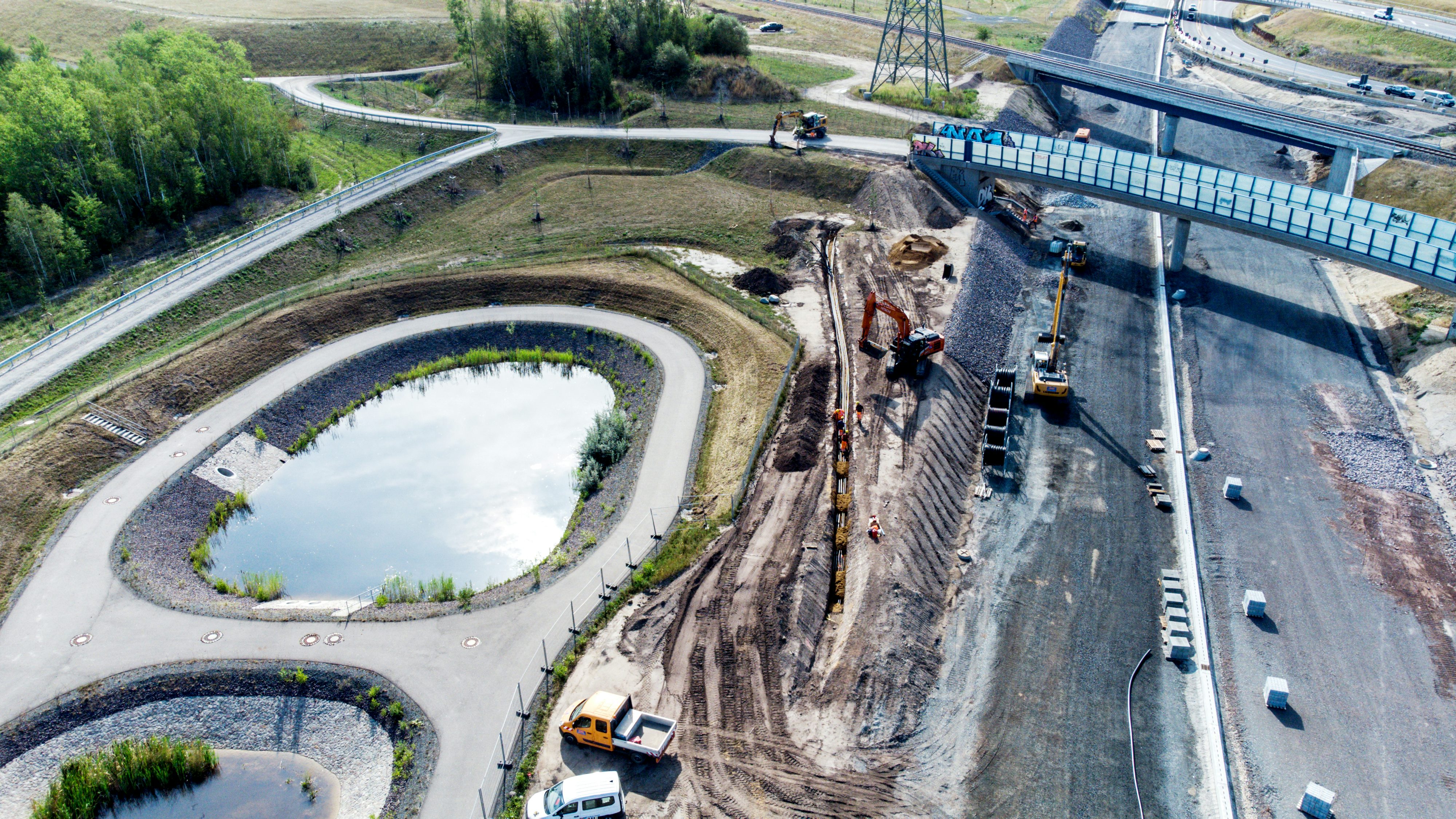 Neubau A72 Rötha: Regenrückhaltebecken und Fahrbahn