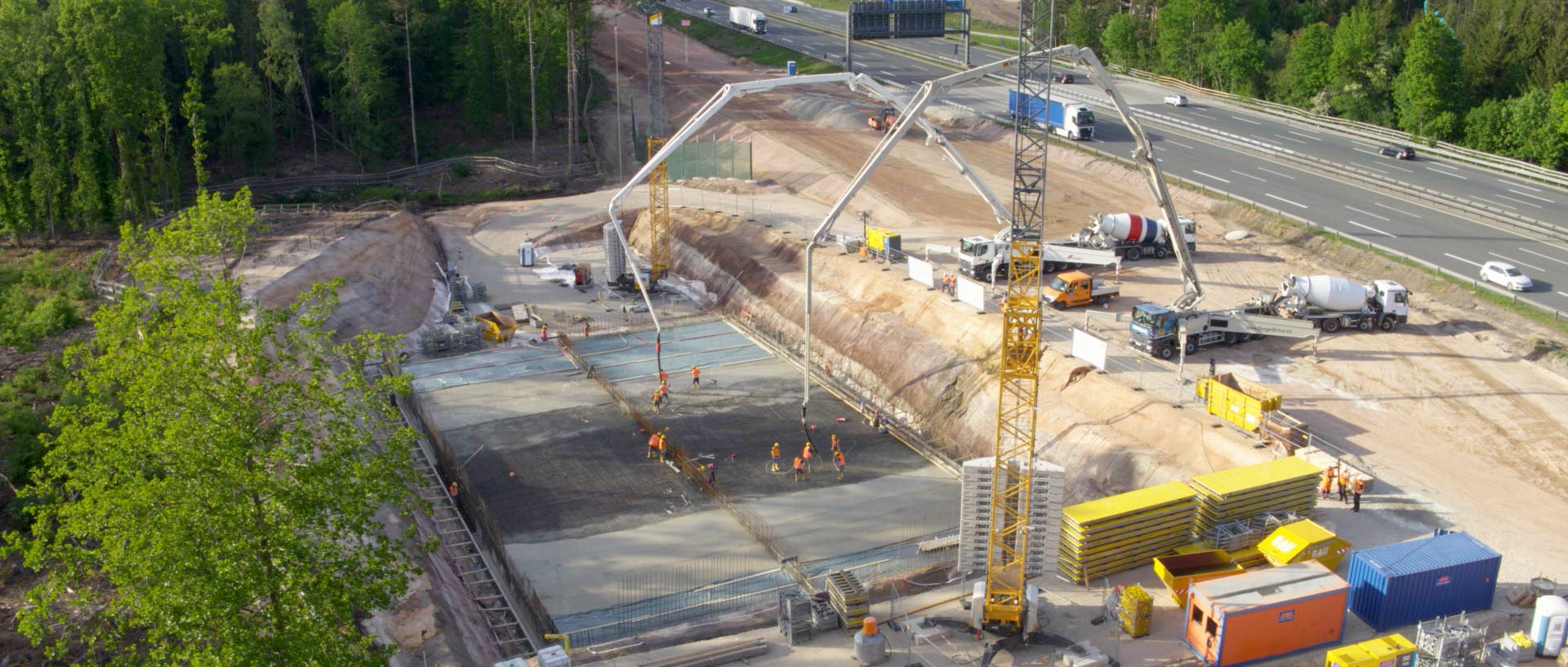 Baustelle Autobahnkreuz Nürnberg-Ost: Bau Regenrückhaltebecken, Betonage