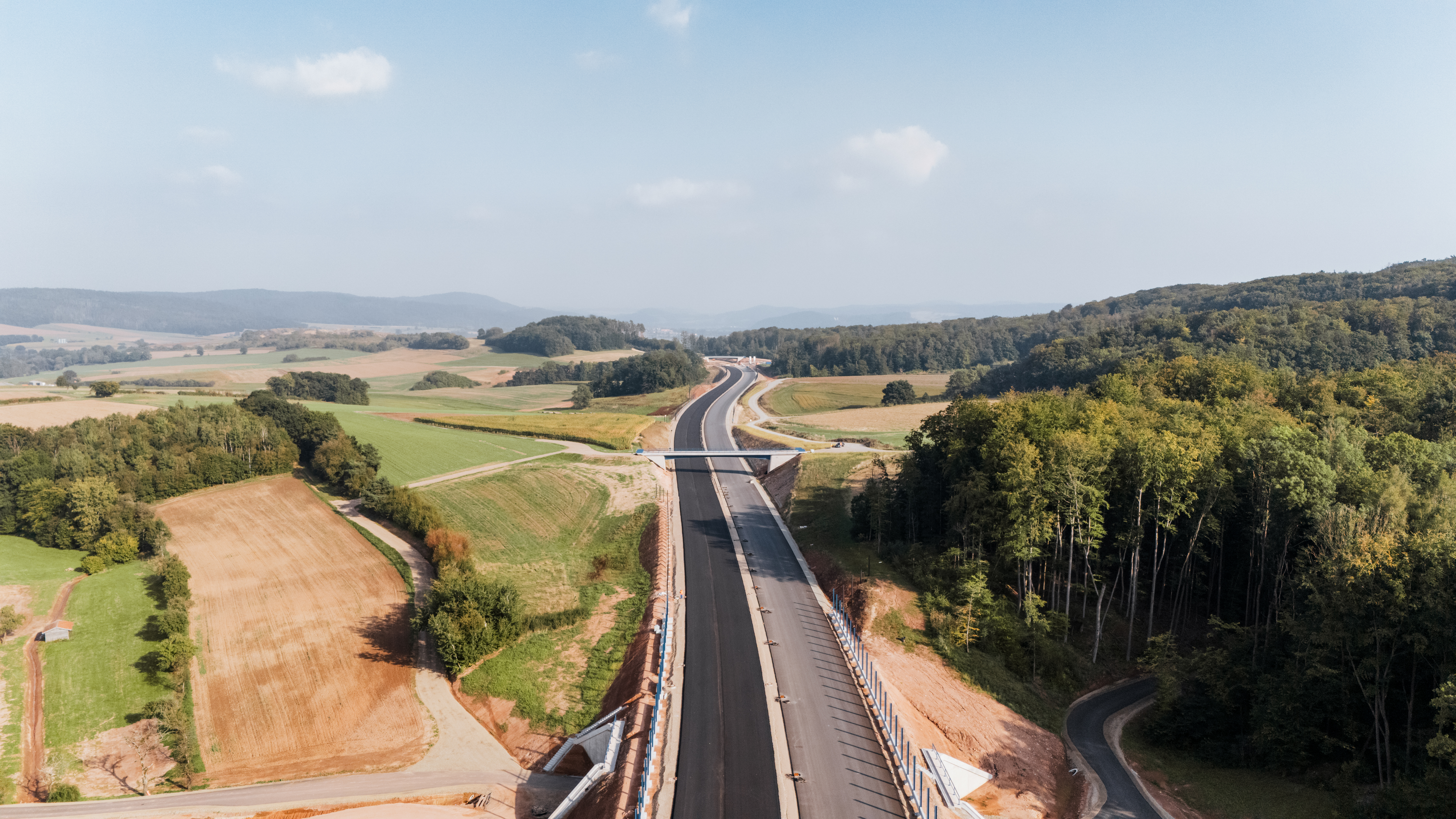 Neubau der A44 bei Wommen: Luftaufnahme Streckenbau