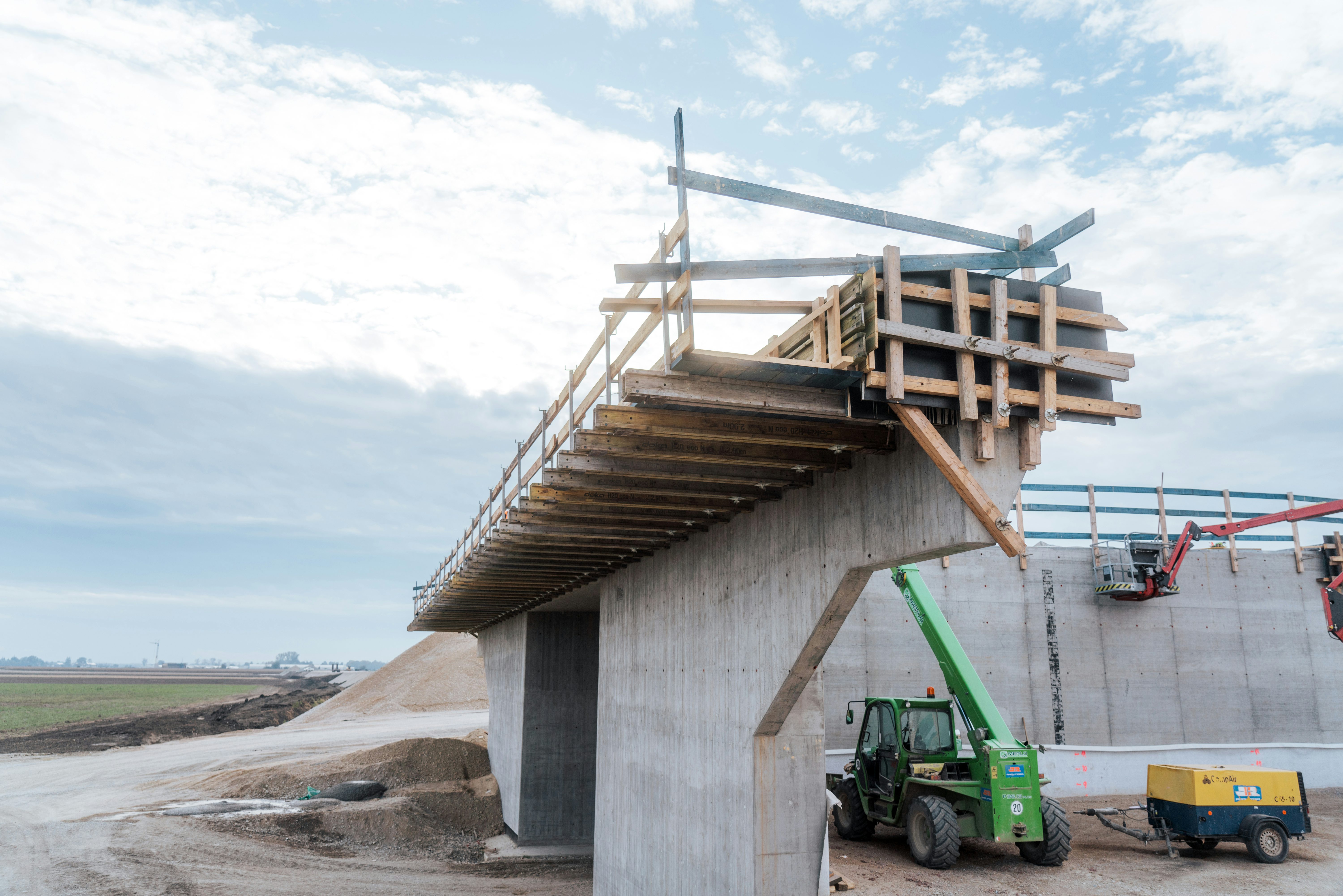 Vierspuriger Neubau der A94, Malching-Pocking: Brücke im Bau