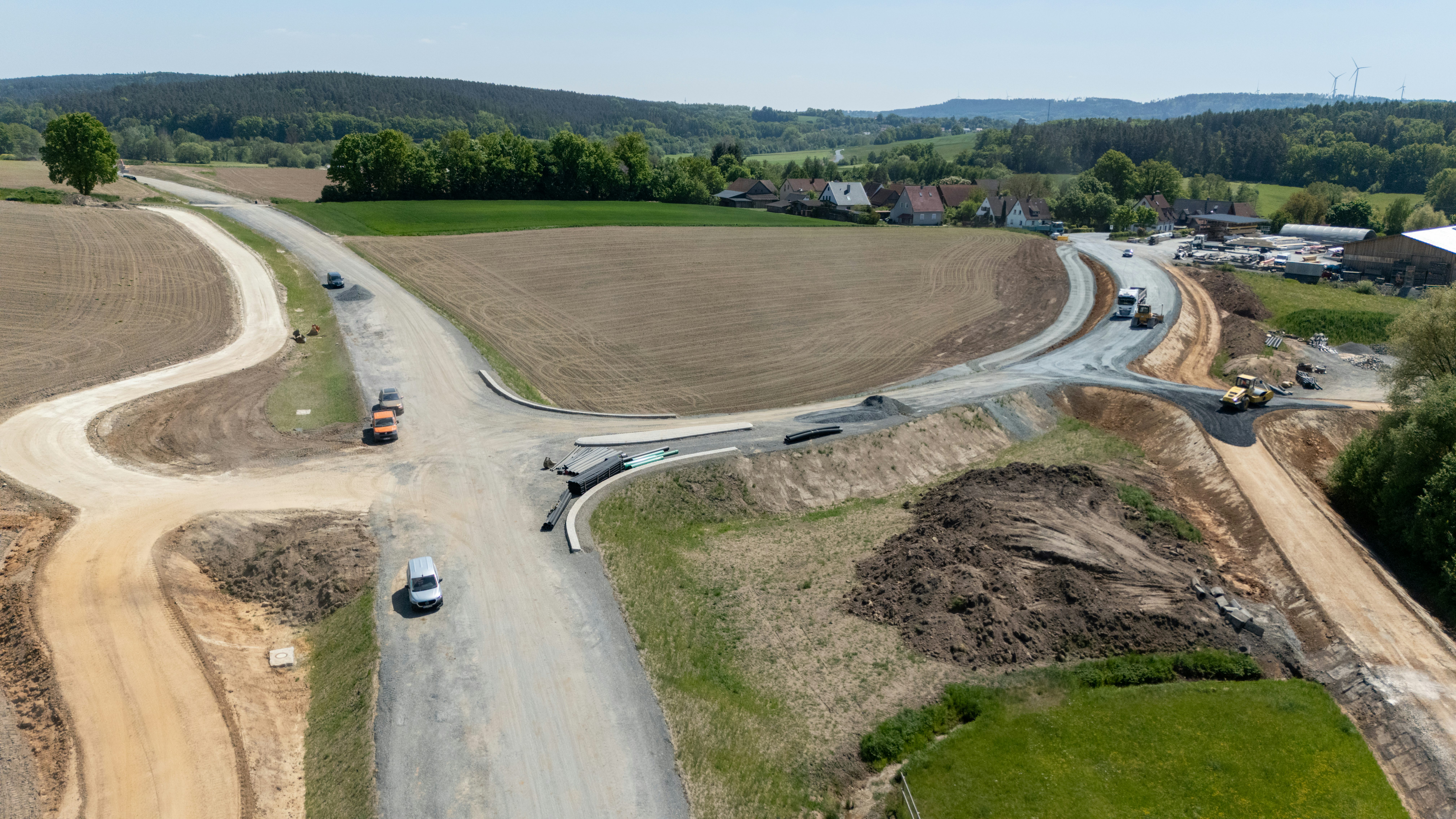 Neubau des ersten Bauabschnitts der Ortsumfahrung bei Döllnitz