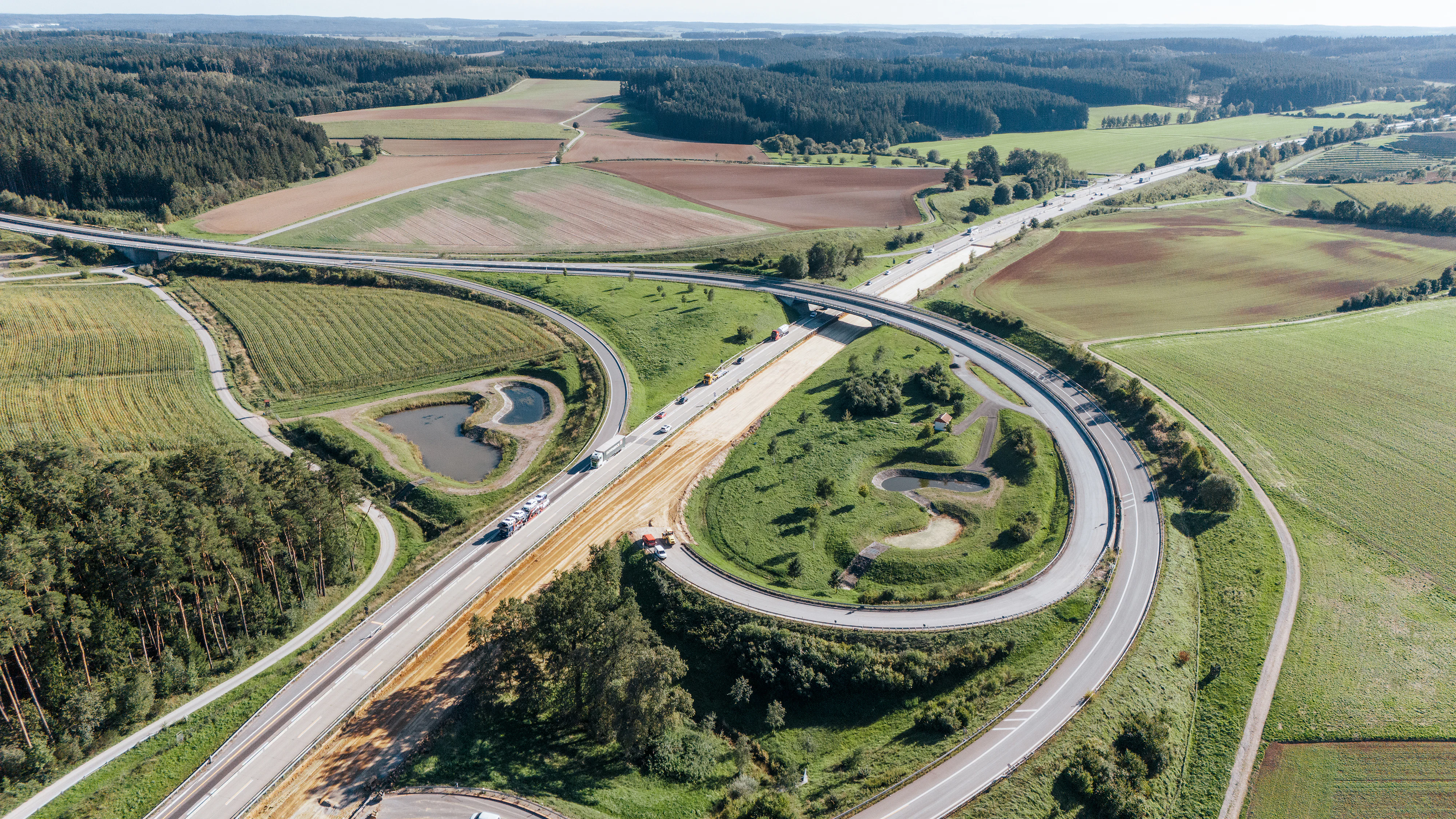 Fahrbahnerneuerung auf der A93 Regensburg-Saalhaupt: Luftaufnahme der Baustelle