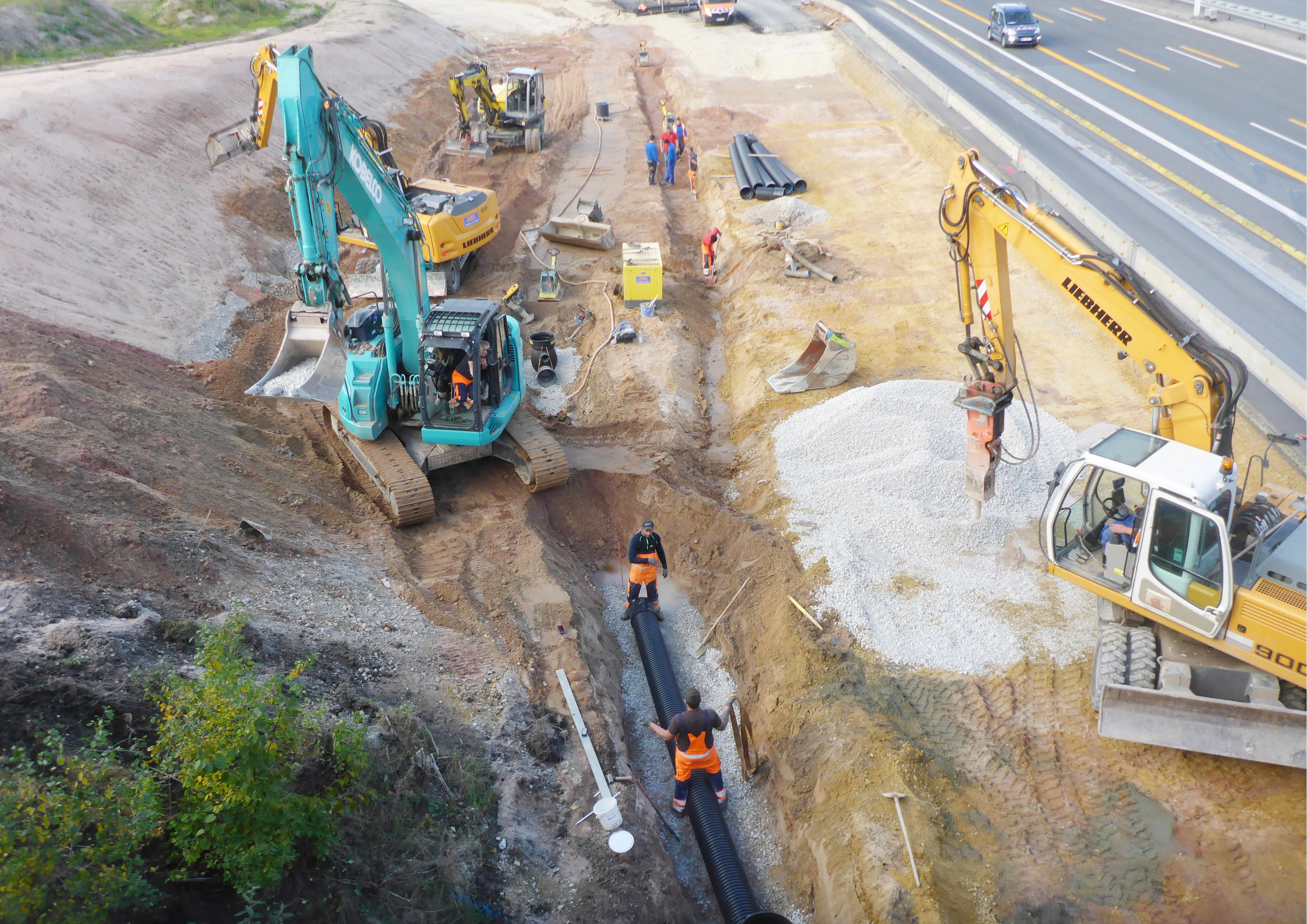 Baustelle Autobahnkreuz Nürnberg-Ost: Bagger im Einsatz