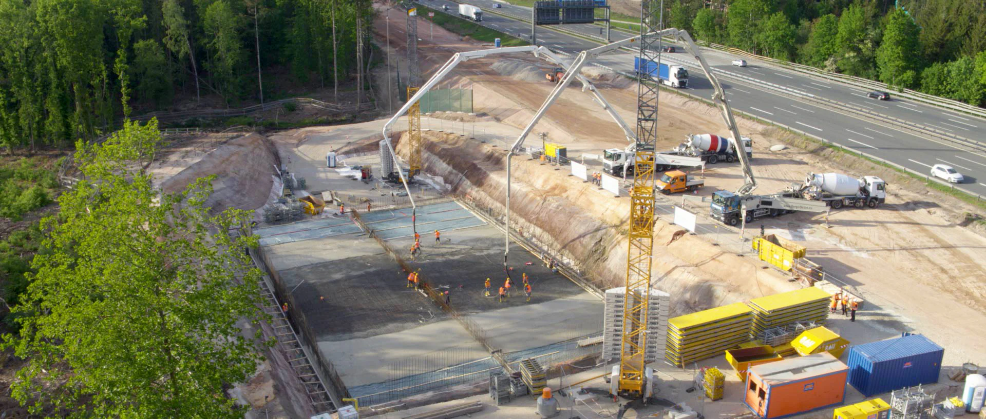 Baustelle Autobahnkreuz Nürnberg-Ost: Bau Regenrückhaltebecken, Betonage
