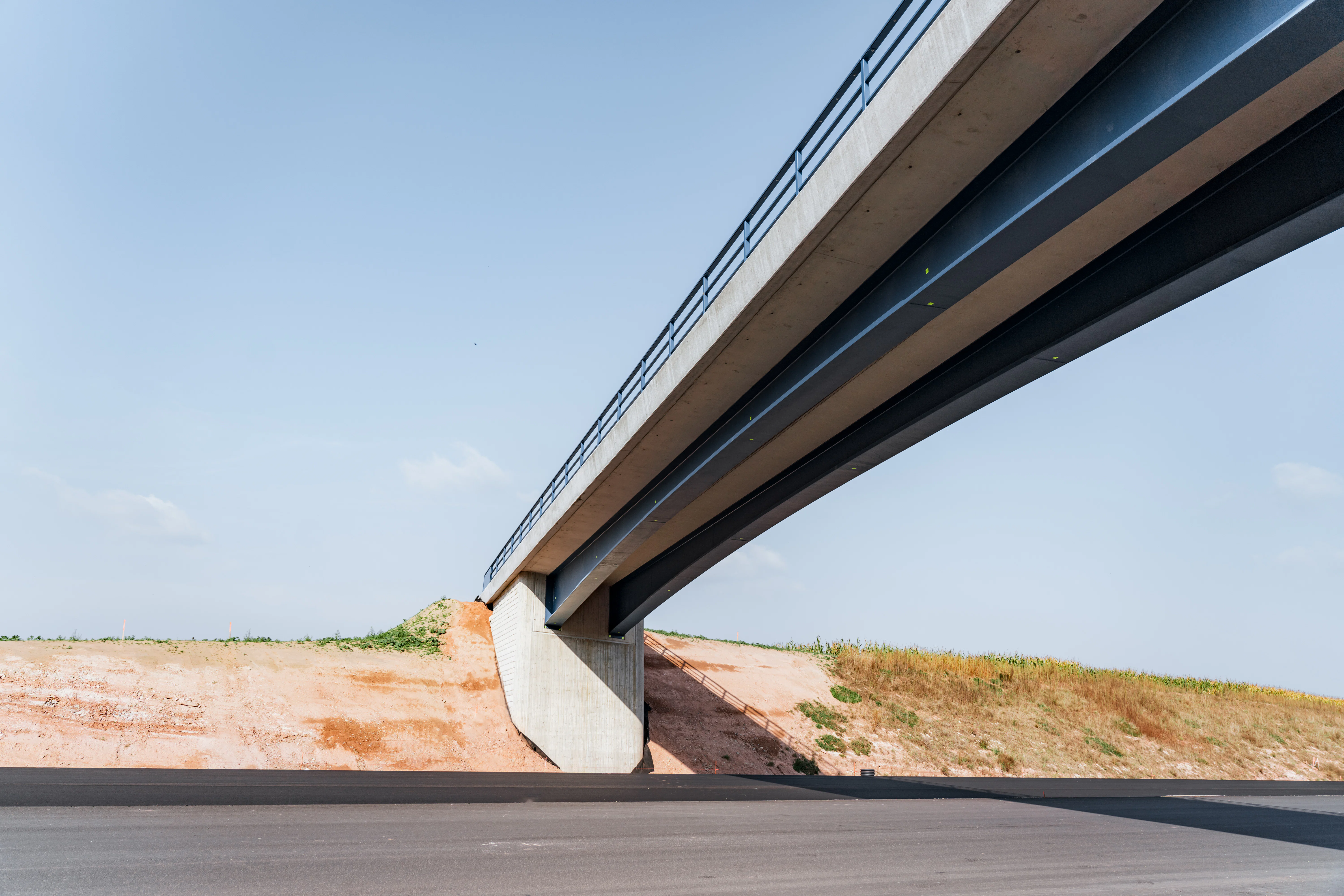 Neubau der A44 bei Wommen: Autobahnbrücke Betonbauweise von unten