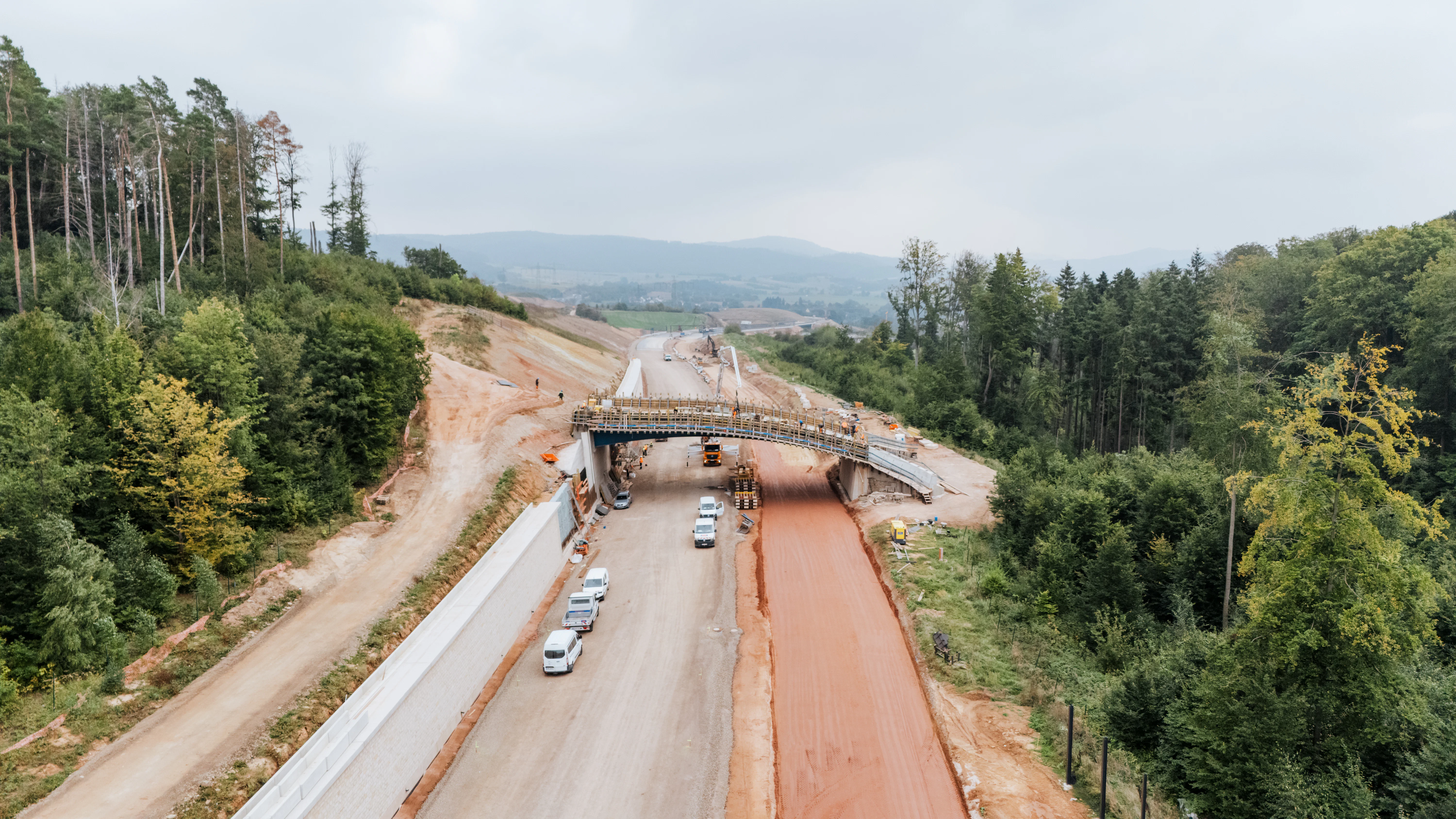 Neubau der A44 bei Wommen: Brückenbaustelle Luftaufnahme