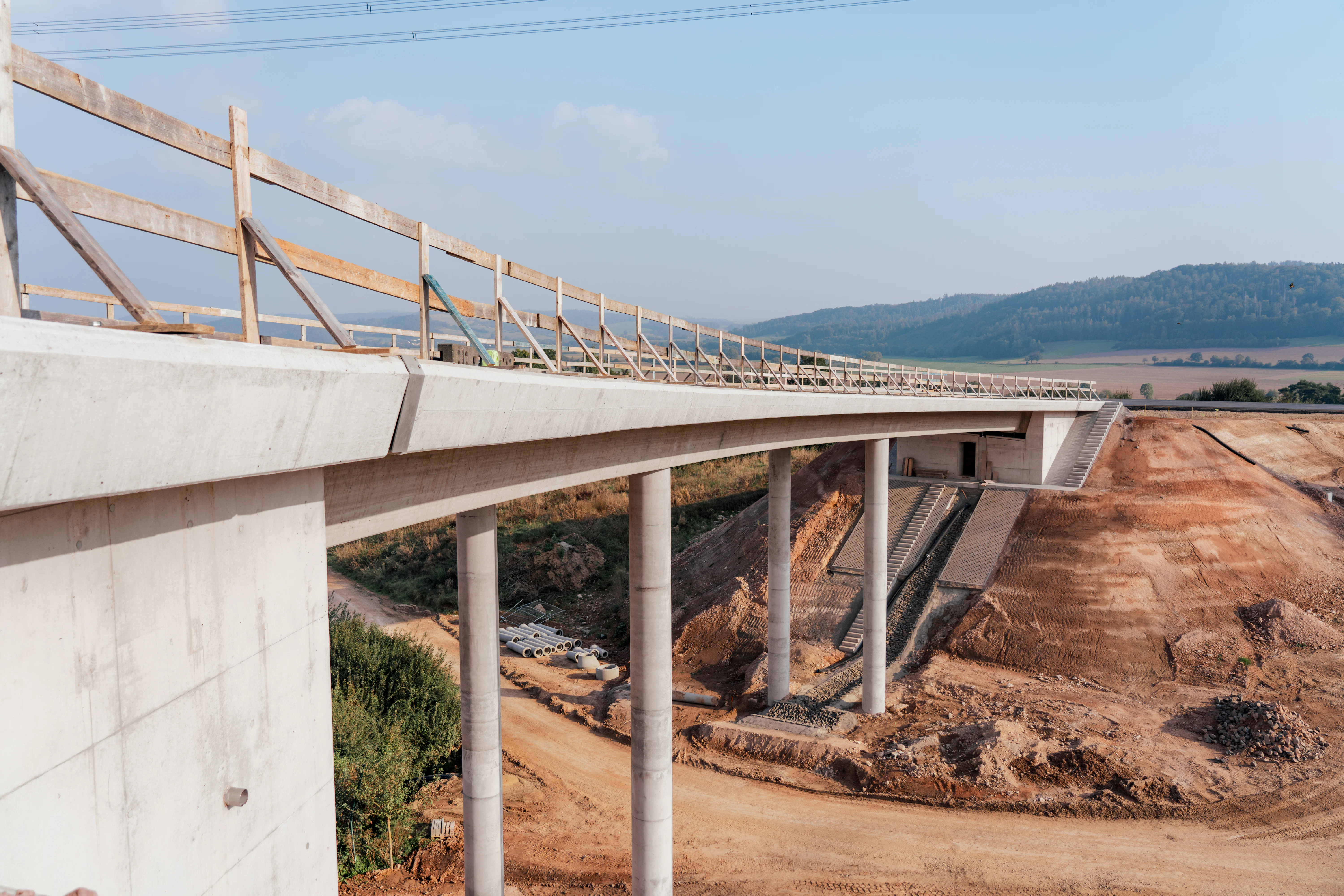 Neubau der A44 bei Wommen: Autobahnbrücke Betonbauweise
