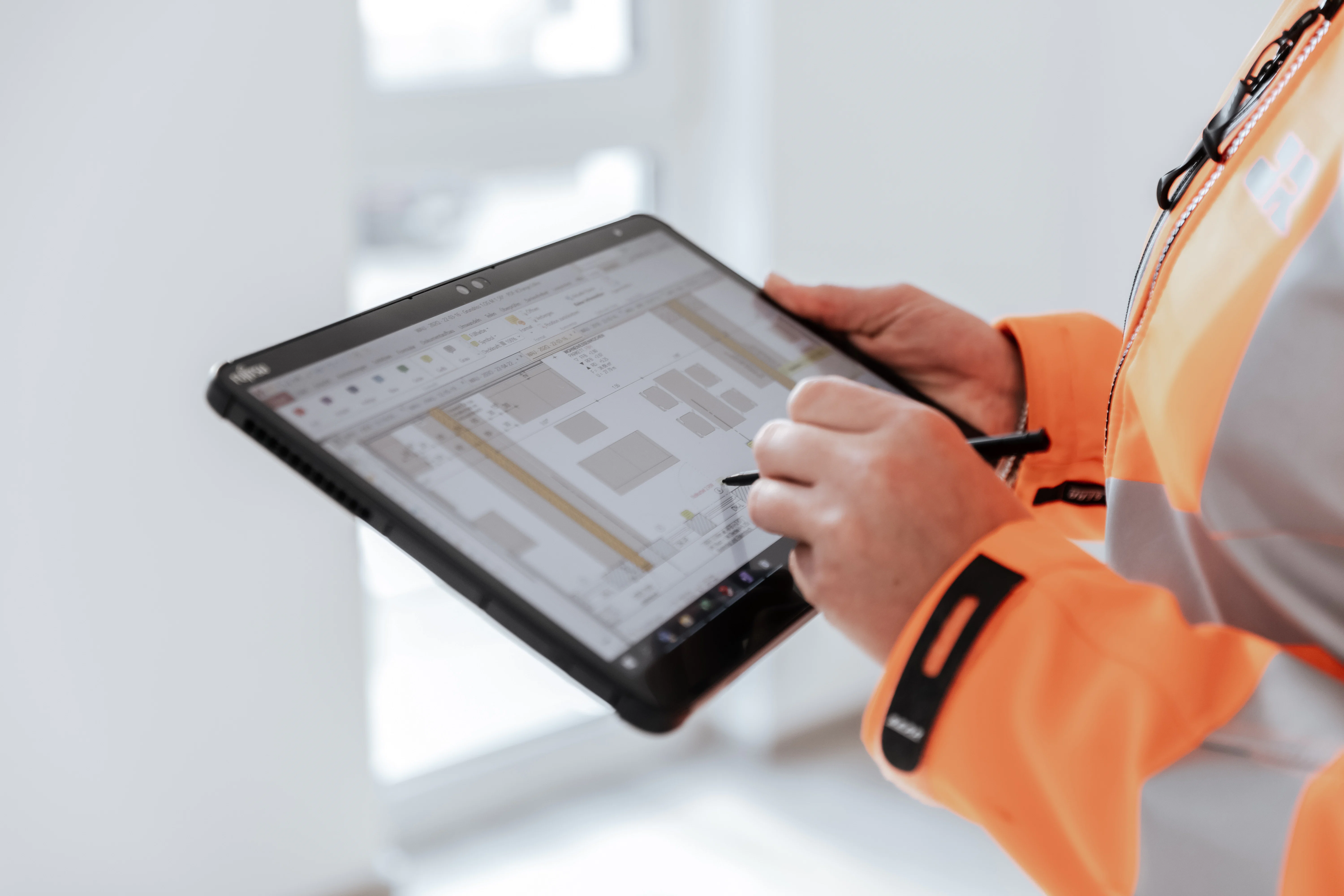 Gebäudeplan auf einem Tablet, Detailaufnahme