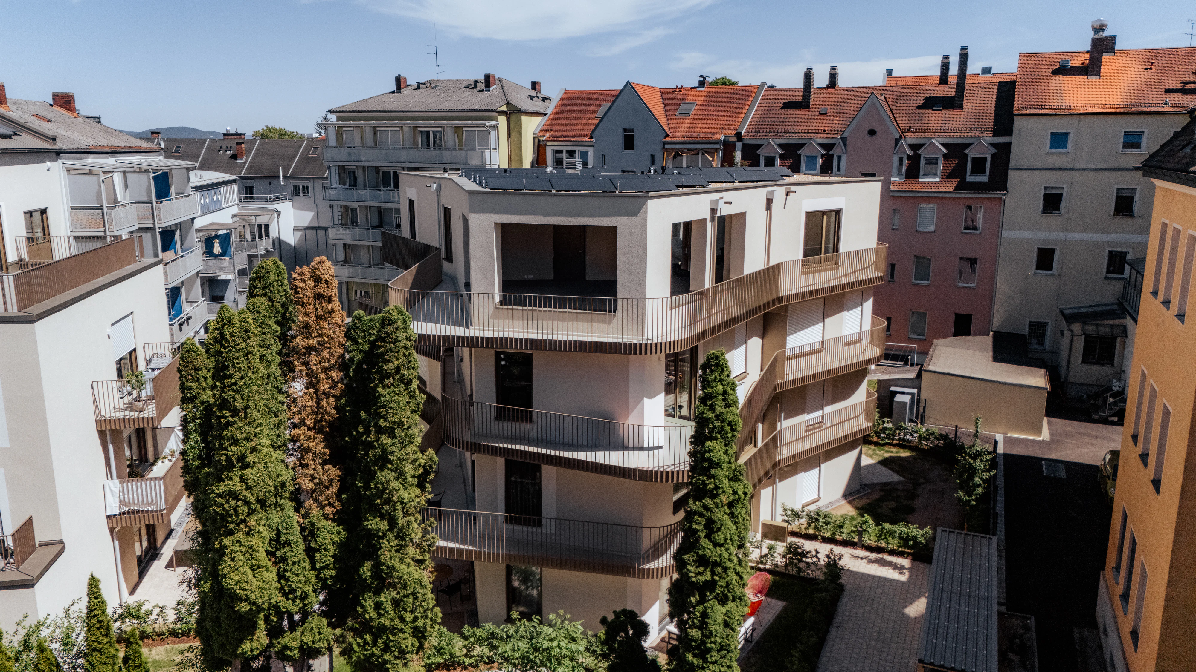 Immobilie Sternhof, Regensburg: Drohnenaufnahme des sternförmiges Gebäude