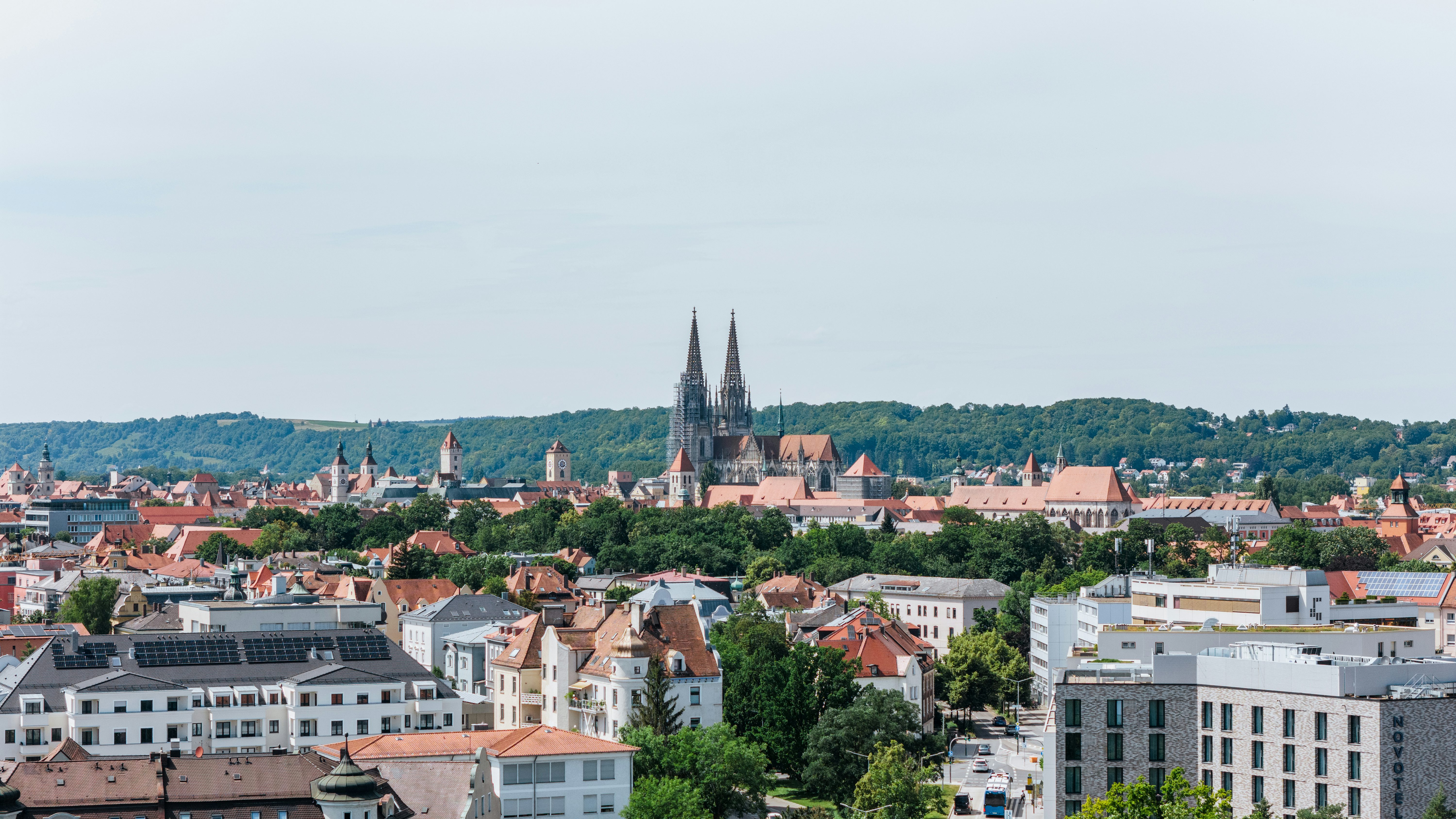 Über den Dächern von Regensburg: Blick auf den Regensburger Dom