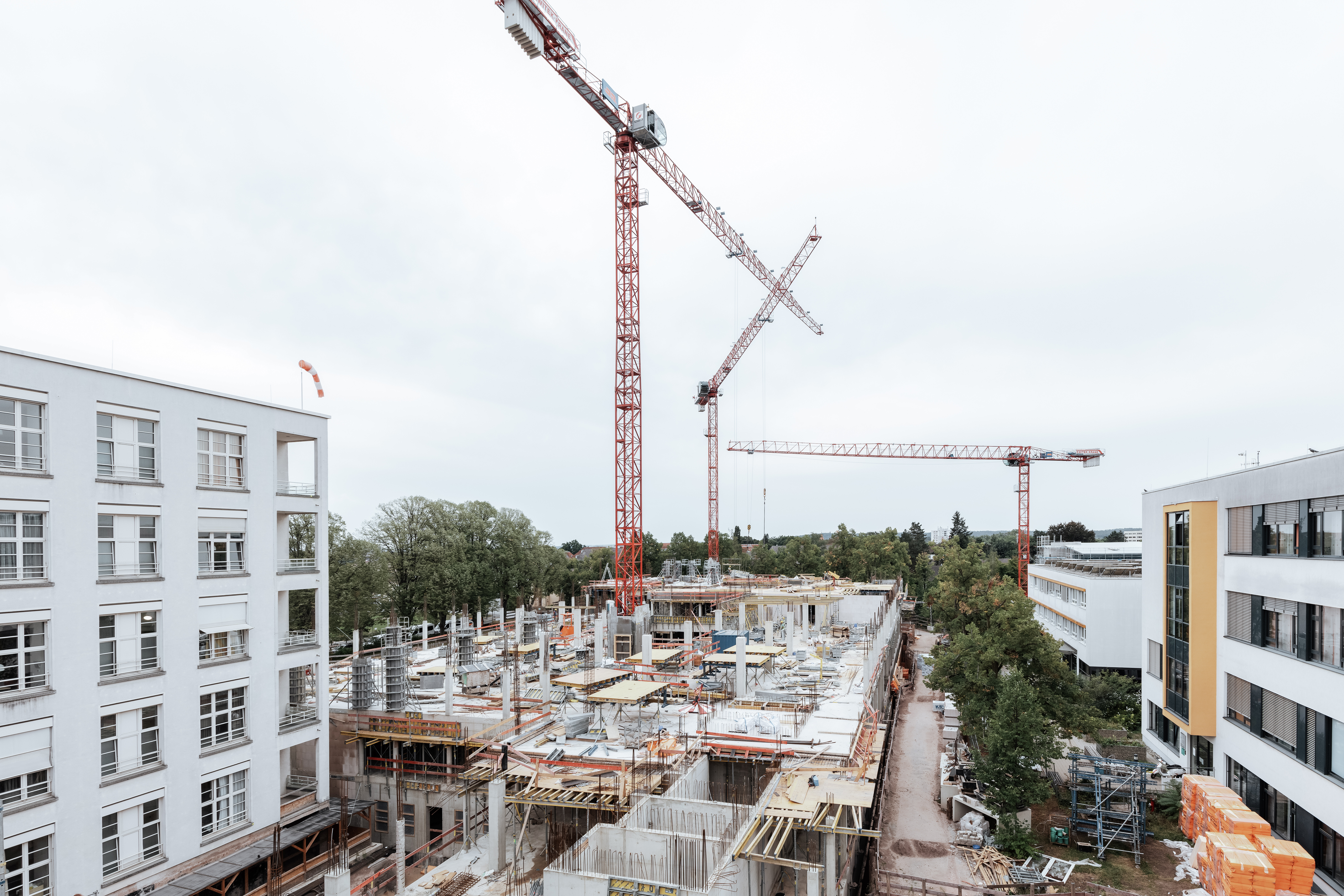 Gesamtansicht Rädlinger Hochbaustelle mit Kran