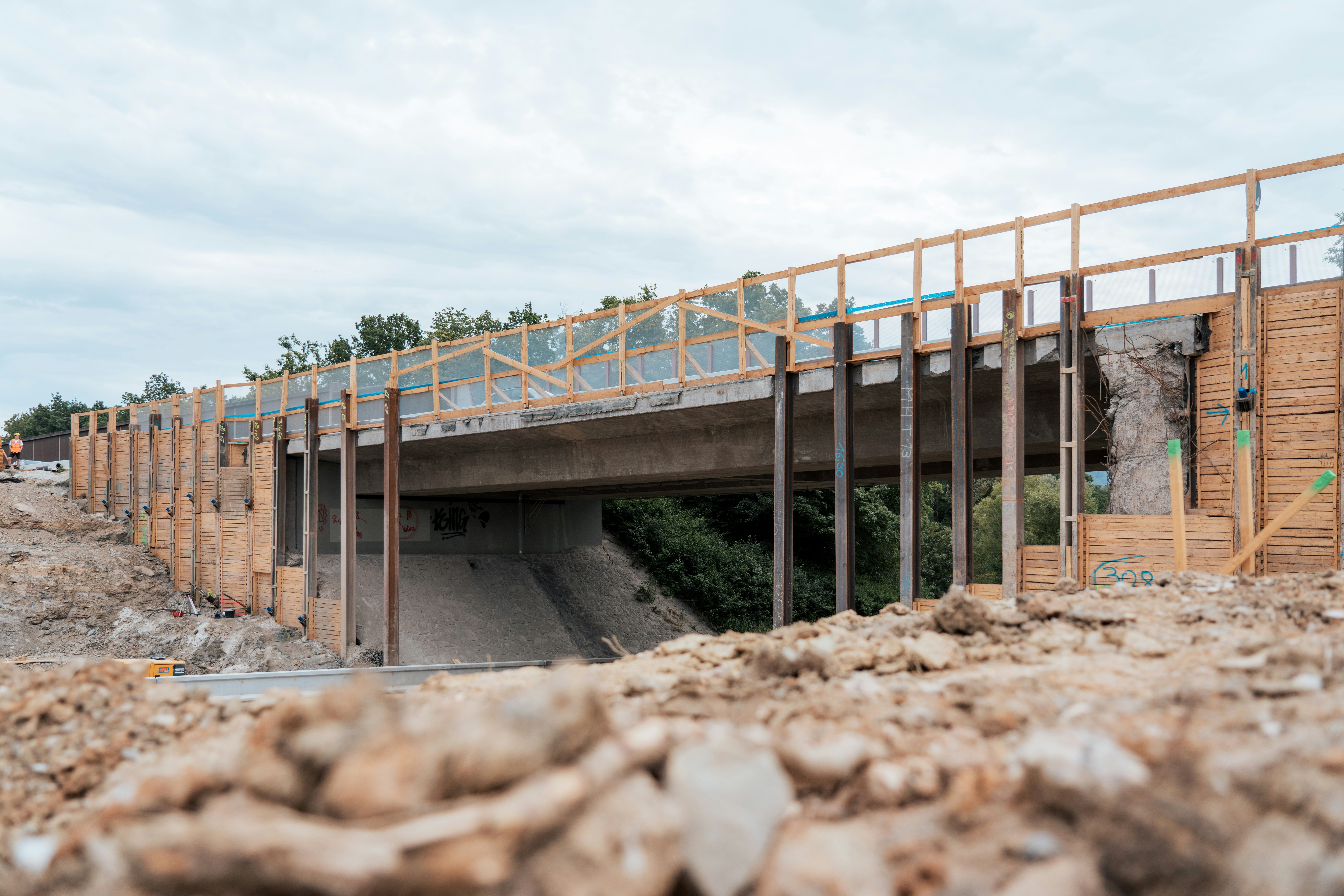 Erneuerungsarbeiten einer Brücke an der A70 bei Scheßlitz