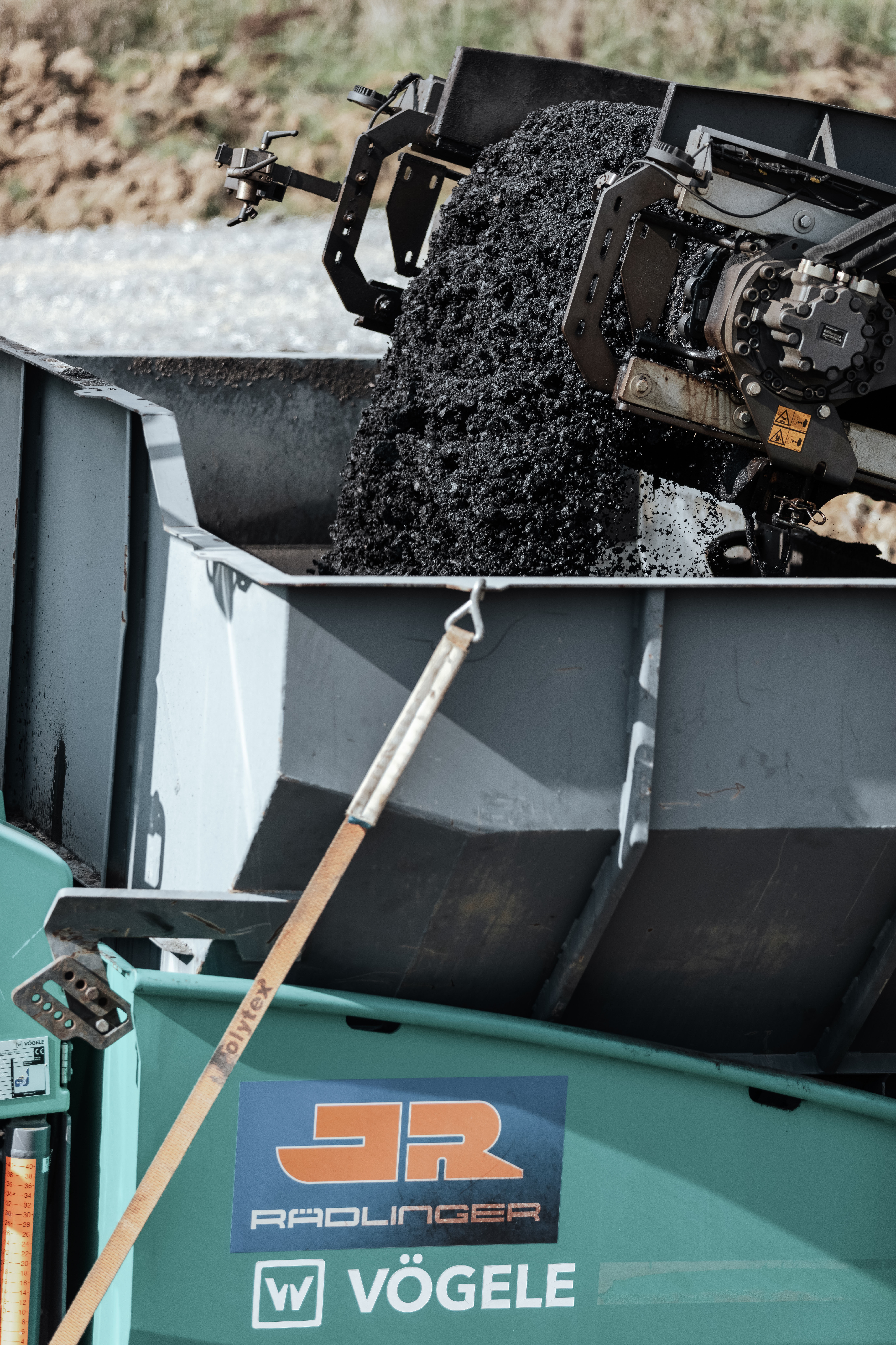 Rädlinger Asphaltbau: Nahaufnahme Asphaltmischer