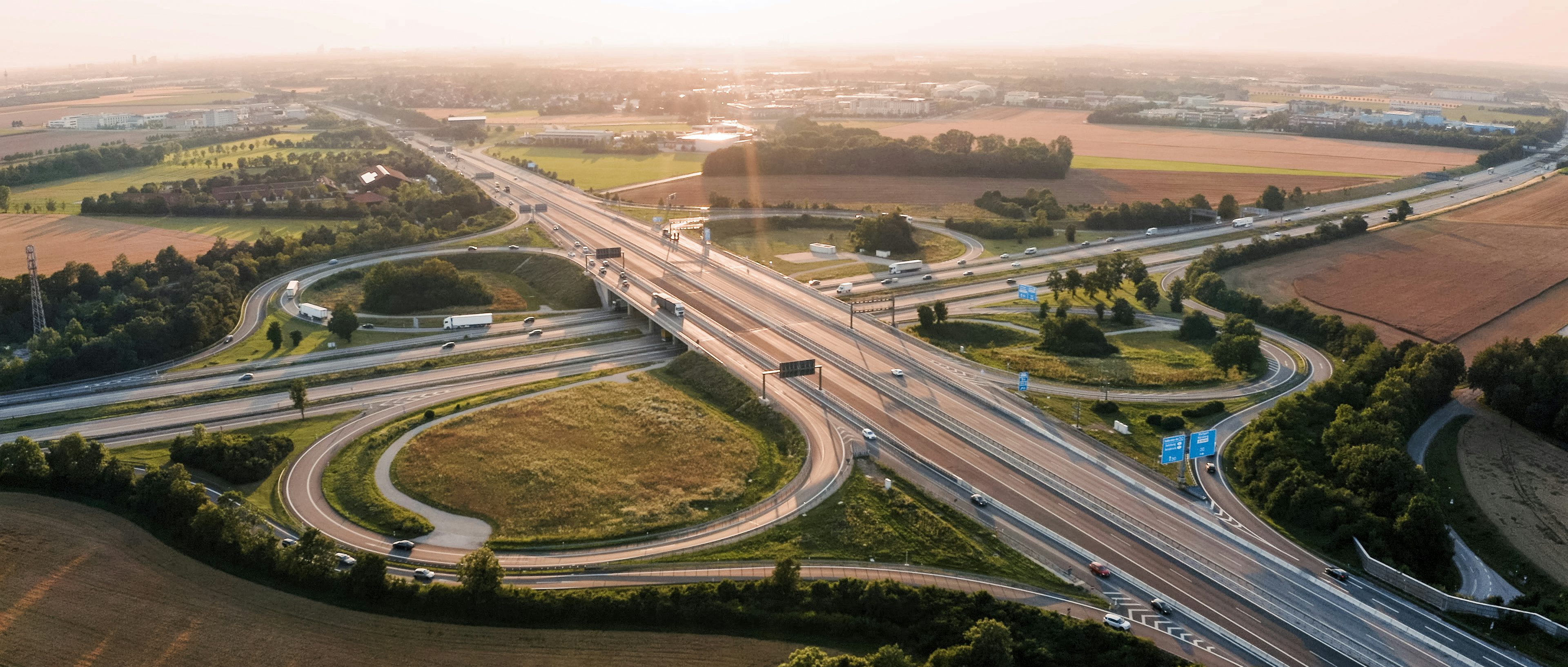 Rädlinger Luftaufnahme mehrspurige Autobahn