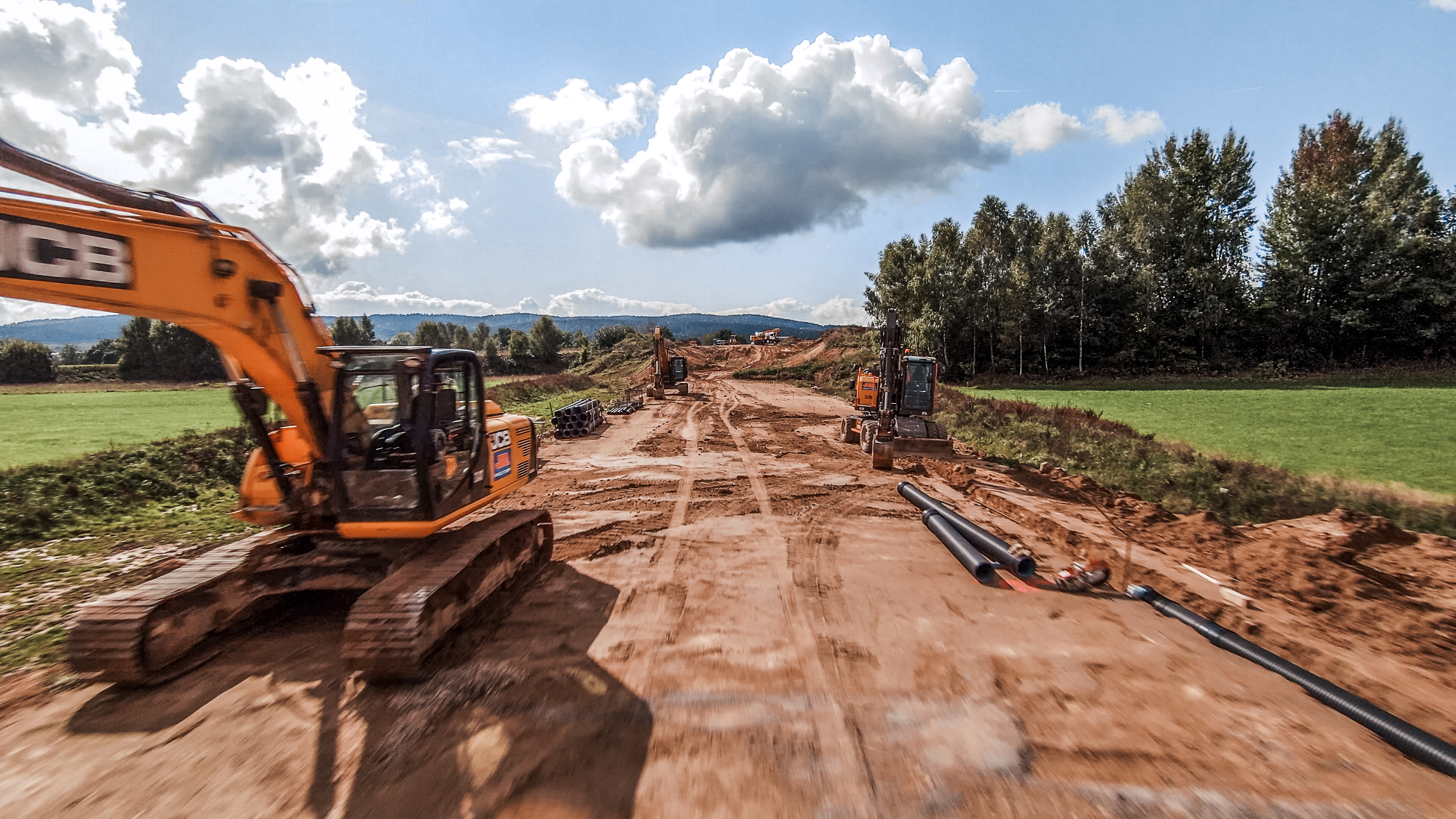 Rädlinger Baustelle Neubau einer Straße mit drei Baggern
