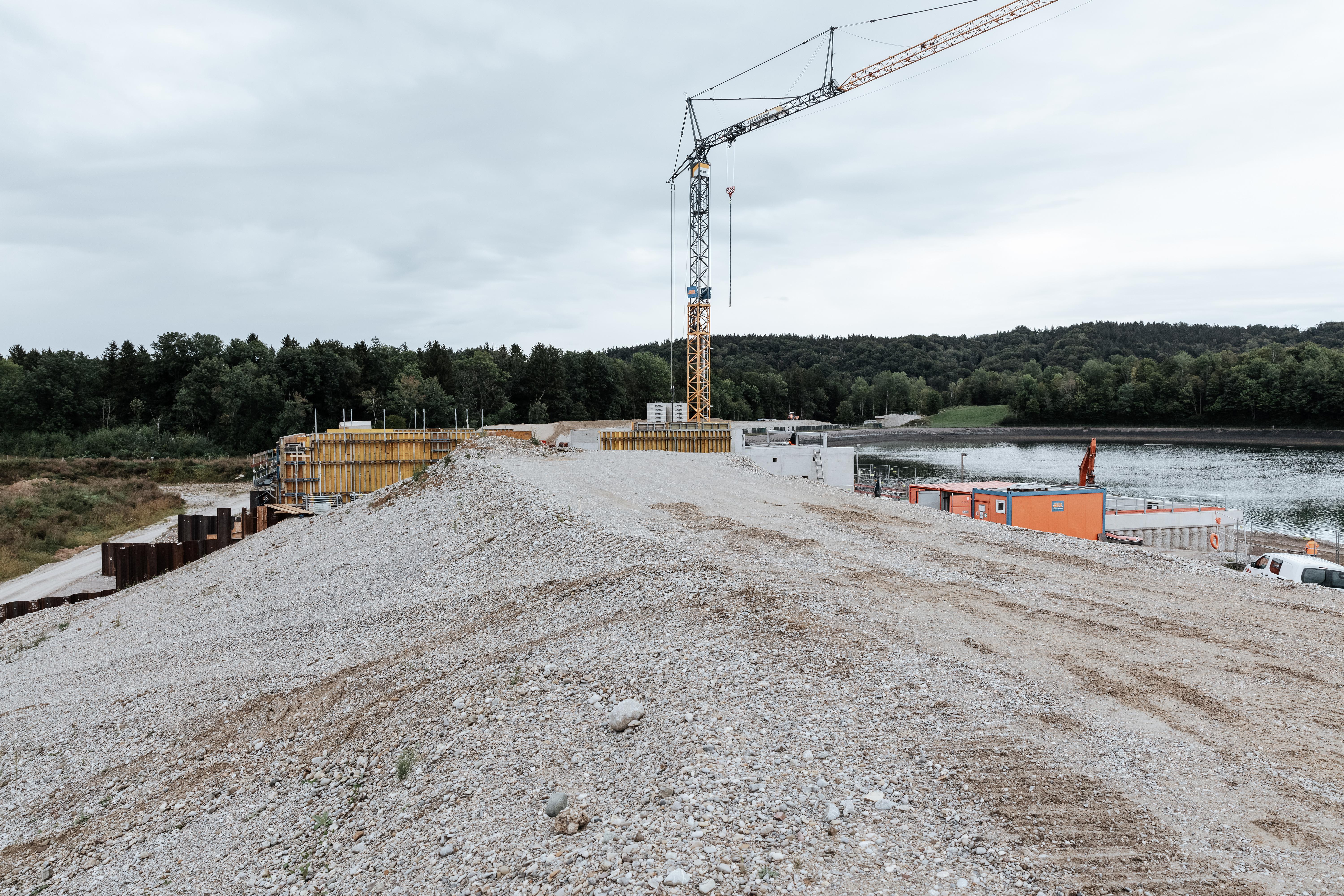 Rädlinger Wasserbau: Baustelle Regenrückhaltebecken in Feldolling