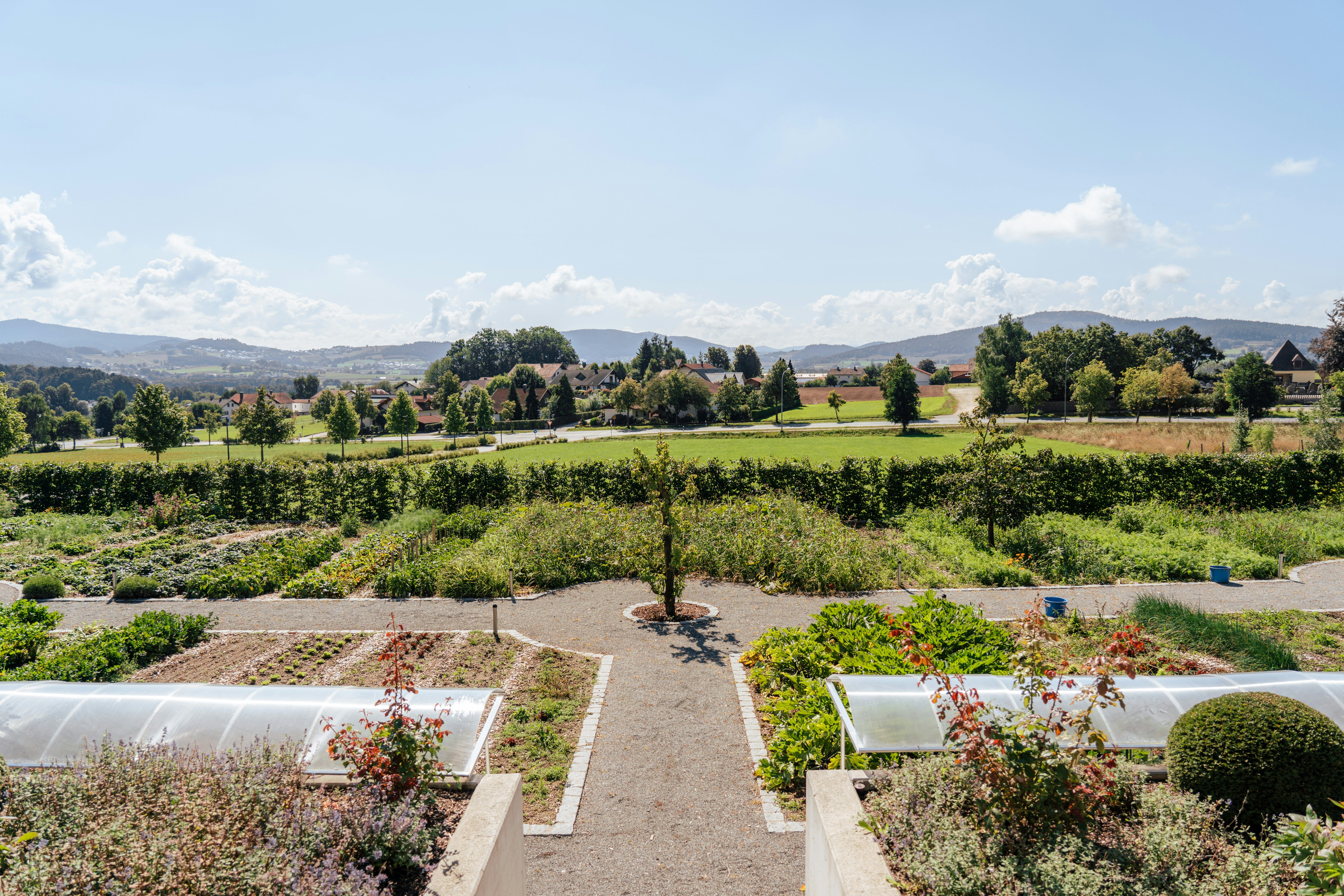 Klostergarten mit Gemüse- und Kräuterbeeten